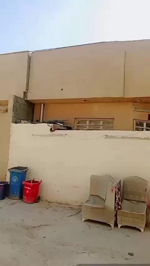 سلام عليكم بيت بالضباط الثانيه للبيع مساحه ١٠٠مترااسعر٤٠وبي مجال***********
