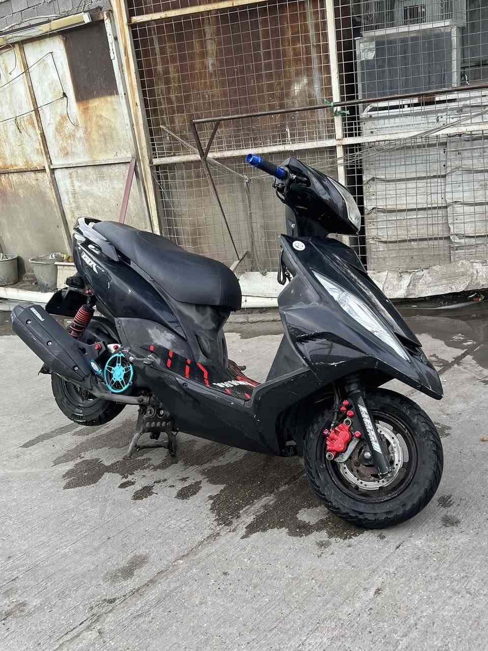 السلام عليكم مرخصت الادمن 
دراجه  ثعلب جيتي ار   رمبه صالها شهرين نازله موديل 2012 
دراجه حلوه ومرتبه وبيها غراض مزوده  1_ستناد صفح  2_ يدات بانزين 3_ قبق فلاوين 4_ قطره دهن  5_يدات بريك 6_ زنون  ابيض يعمي 7_ رقم مرتب 8_ اشاير لون حمر وغراضها البلاديه موجوده كلهن بيها ضربه الي بل صوره 
الدراجه 1250 وبيها مجال حك الجيه 
العنوان الصالحيه /مجمع ٢٨ نيسان 
رقم الهاتف /***********
