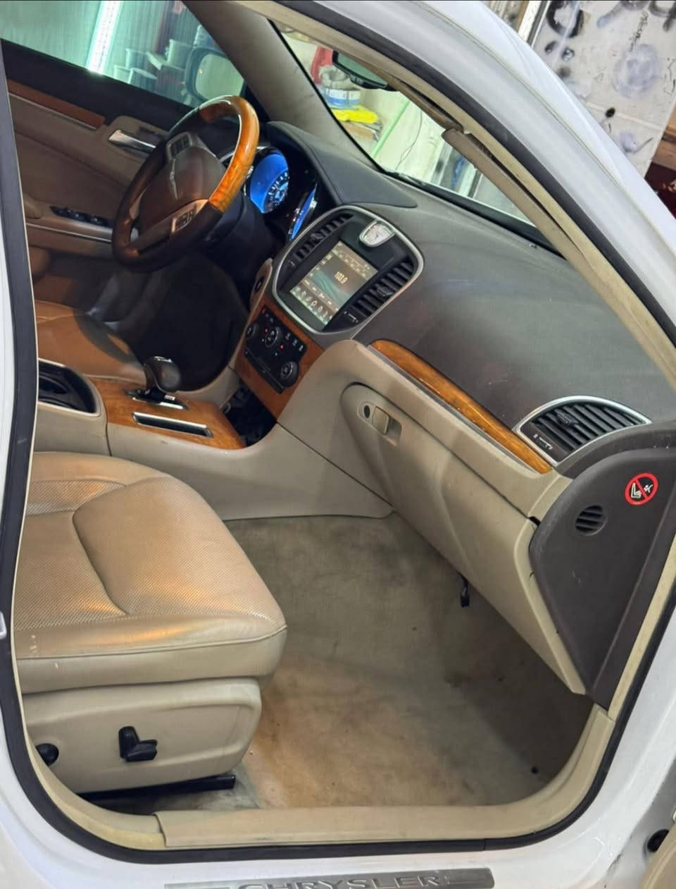 اوباما 2014 ادوات ادوات خليجي بلاتينيوم فول 1/1 بانوراما ( كصة ) دخول جديد ماصارلها فترة من كملت مكينة 3/300 متومه وكاملة ماناقصها شي
 السعر 65 بيها مجال بسيط كلش
العنوان البصرة 
***********
