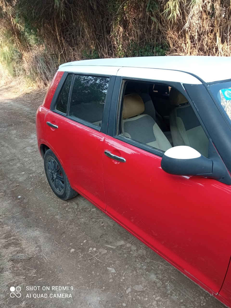 السلام عليكم ليفان 320موديل 2013صبغ الباب خلف السائق السعر 37الشراي يتصل ***********
