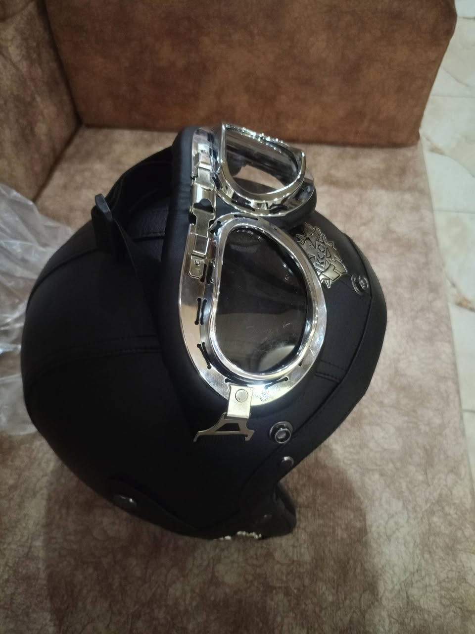 خوذه للبيع مال هارلي جديده ممستخدمه ب35 مكاني بعقوبه ***********
