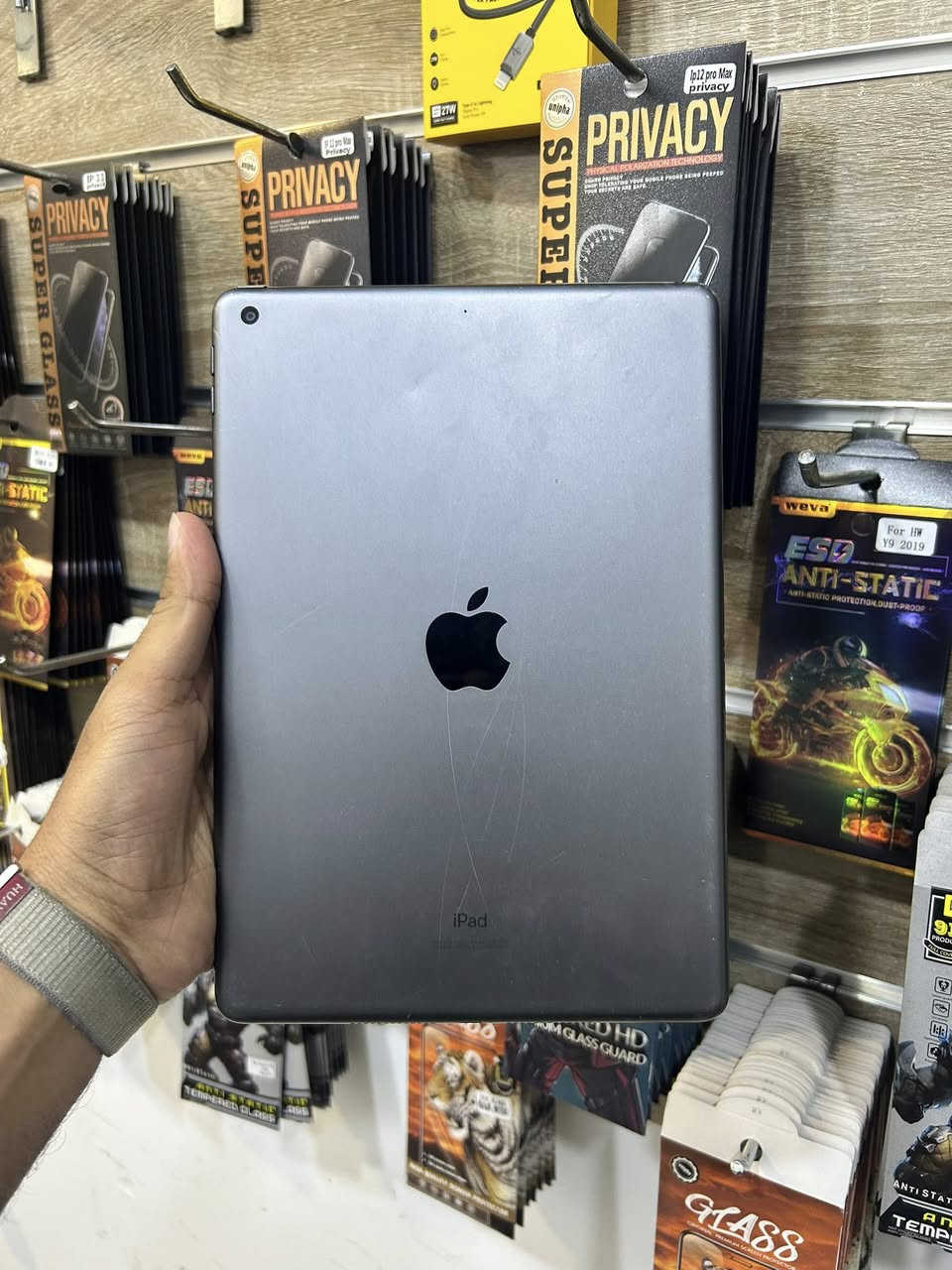 مكتب هشام فون 📱
متوفر اجهزة ايفون مستخدمة
ايفون 13 برو ماكس دبل 256 سمائي بلادي 
ايفون 13 برو ماكس تك 256 سمائي 
ايفون 14 برو ماكس 256 مبدل ظهر وشاشة اصلية
ايفون 11 عادي دبل مبدل بطارية 
ايباد 9 ذاكرة 64 بطارية 91


**إذا كنت صاحب هذا الإعلان وتريد حذفه لأي سبب، رجاءا أرسل رسالة إلى الدعم الفني**