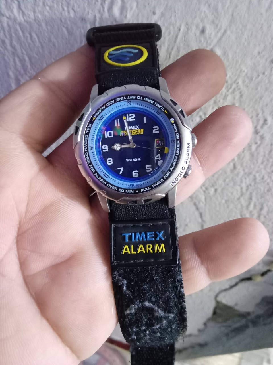 السلام عليكم ساعه تايمكس لون مميز بحري رنك دوار يفتر مع الأميال منبه جرس اضاءه نافذه التاريخ نضافتهه عاليه جدا ضد الماء 50متر على الفحص سير اصلي مالتهه لاسق السعر 60 العنوان بغداد الحريه الاستفسار الاتصال ***********
