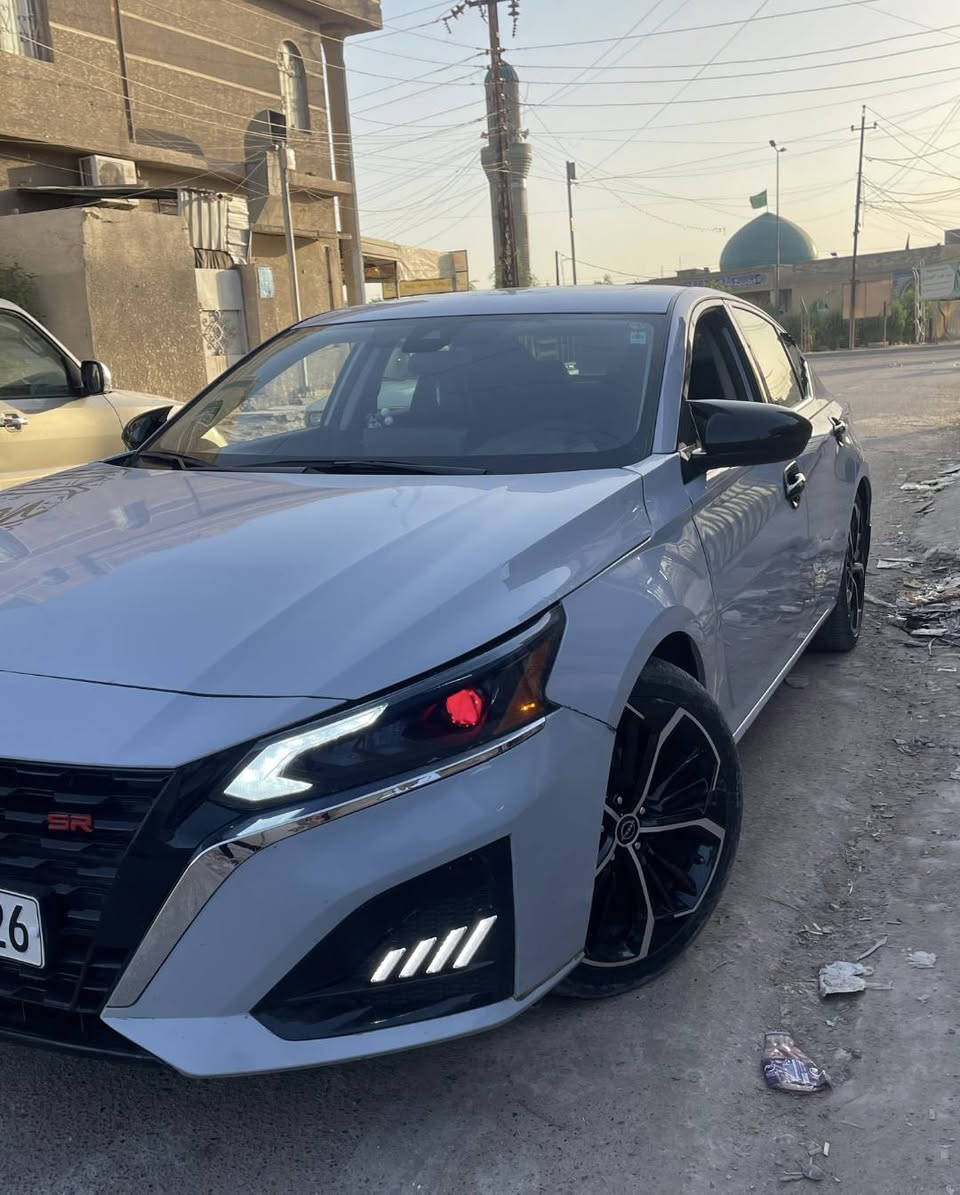 ‏للبيع نيسان ألتيما 2024 SR Plus (فل كامل) 🚗
‏
‏🔹 الموديل: 2024
‏🔹 الفئة: SR Plus (فل كامل)
‏🔹 اللون: اسمنتي 
‏🔹 المحرك: 2.5 لتر
‏🔹 ناقل الحركة: Xtronic CVT
‏🔹 الممشى: 19 ألف كليو متر (قابل للزيادة)
‏قطعتين صبغ فقط
‏المواصفات:
‏✅ فتحة سقف
‏✅ شاشة 12.3 إنج
‏✅ Apple CarPlay وAndroid Auto لاسلكي
‏✅ شاحن موبايل لاسلكي
‏✅ نظام صوتي مميز بـ 9 سماعات وصوت قوي ونقي
‏✅ كاميرا خلفية دوّارة
‏✅ حساسات أمامية وخلفية
‏✅ لايت أوتو (تشغيل أوتوماتيكي للمصابيح)
‏✅ دخول ذكي (Smart Key)
‏✅ تشغيل بصمة (Push Start)
‏✅ تشغيل المحرك عن بُعد (Remote Start)
‏✅ مثبت سرعة ذكي (رادار)
‏✅ المحافظة على المسار
‏✅ تحذير الخروج عن المسار مع اهتزاز المقود
‏✅ مراقبة النقطة العمياء
‏✅ فرملة طوارئ أمامية
‏✅ مقاعد جلد رياضية
‏✅ تدفئة المقاعد الأمامية
‏✅ كرسي السائق كهربائي
‏✅ كرسي الراكب كهربائي
‏✅ شفتات تبديل سرعات خلف المقود (Paddle Shifters)
‏✅ الدشبورد مطعّم بديكور كاربون فايبر أنيق
‏✅ ويلكب حجم 19
‏✅ إضاءة LED كاملة
‏
‏🔹 حالة السيارة:
‏
‏* بودي نظيف جدًا
‏* حالة ممتازة وجاهزة للاستخدام
‏
‏💰 السعر: 172 ورقة (بيه مجال بسيط للجادين)
‏
‏رقم الشاصي (VIN):
‏1n4bl4cv4rn325271
‏
‏📍 الموقع: بغداد - حي التراث قرب تقاطع درويش وقرب شهداء السيديه
‏
‏📞 رقم الهاتف: ***********
‏
‏السيارة جاهزة للاستخدام، والفحص بأي مكان على حساب المشتري الجاد. صور الحادث الأمريكي متوفرة من خلال البحث برقم الشاصي، وكل شيء واضح وشفاف. السياره بدون اي عيب شرعي وبدون لغد وبدون شواصي
