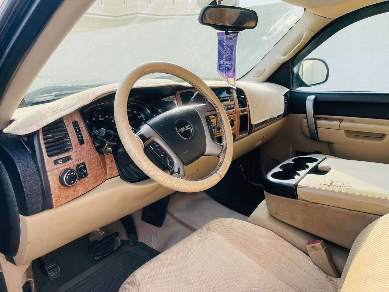 جمس سيرا  2011 قماره وربع
مصبوغه عام جماليه مكينه وكير جدد 
منظومه غاز  مكينه 5300--- V8
رقم بغداد بأسمي 
السعر 115 بيه مجال بسيط 
العنوان البصره القبله حي الجامعه 
 للاستفسار *********** البصرة, العراق
