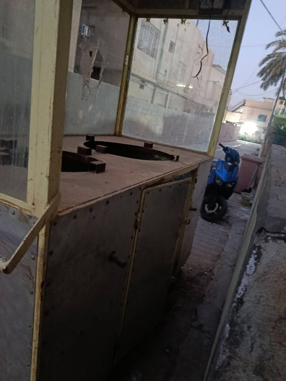 السلام عليكم بصطيه للبيع مرتبه مغزن كبير بيه جام سمك 10ملم ***********/***********

