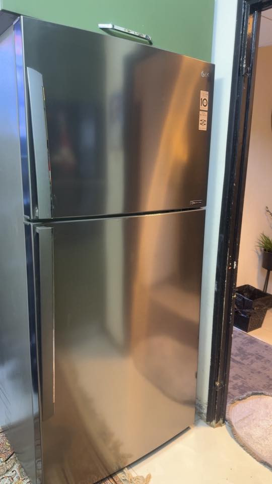 ثلاجات ماركة الجي ام 4 ابواب 2 مليون وثانية مليون 100 والغرفة مليونين ونص الشراي يتصل ***********
