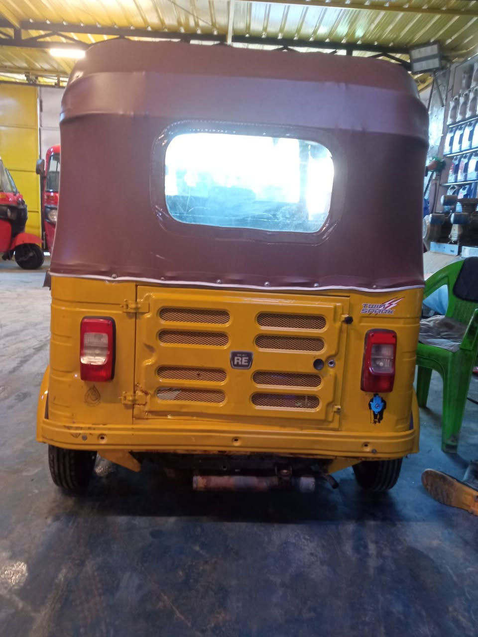 السلام عليكم تكتك لبيع موديل 20 شهر ال خامس تكتك نضيف لا ضربه ولا صبغ عام تعمير بس دوسات معمره وراش كاعياته غير هاذه مابيه مكينه شرط لبصره تروح بيه تكتك اوراق وماشي بمعاملة مالته..... وهاذه رقمي ....***********
