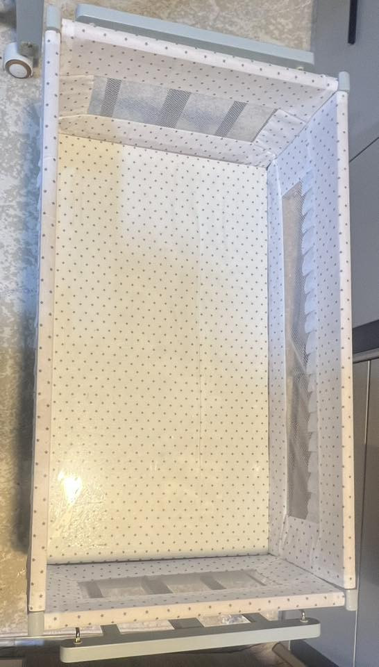 السلام عليكم

كريكوت اطفال من عمر 0 الى عمر ستة اشهر وحسب وزن الطفل جديد ممستخدم
السعر : 30 الف وبي مجال
يصير ينحط داخل سرير الطفل ايضاً 
العجلات مالته بيهن قفل
للتواصل /***********
