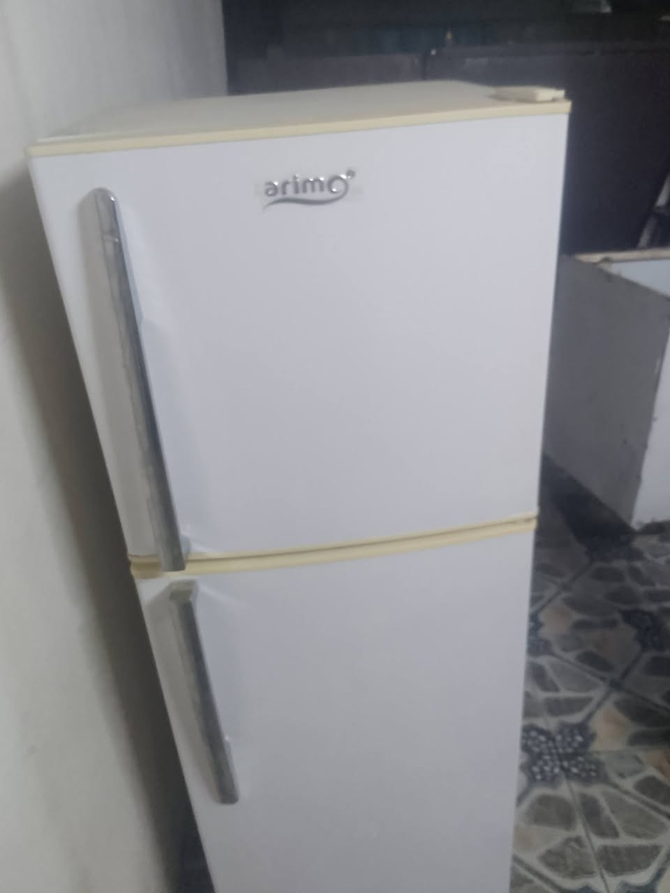 سلام عليكم ثلاجه للبيع نضيفه بشرط سعر 150 وبيه مجال ***********
