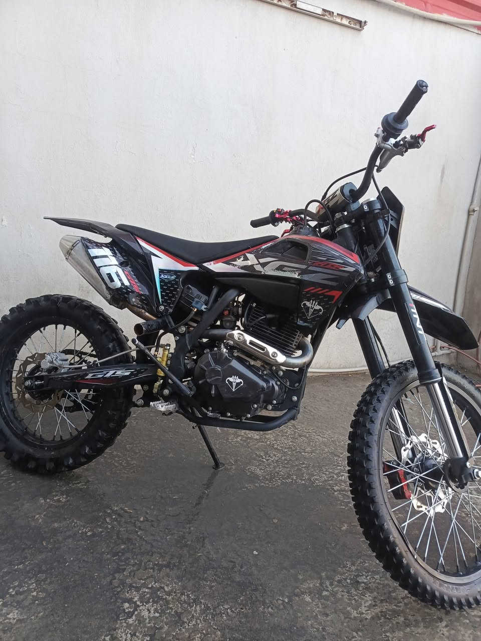 قفاز xgz موديل 2024 دراجة نضيفة محرك300 كبس ما مفتوح للبيع ***********
