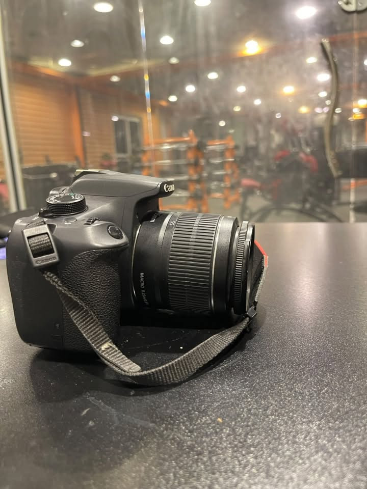 � للبيع: كاميرا Canon EOS 1200D بحالة ممتازة

المحتويات:
✅ كاميرا Canon EOS 1200D
✅ عدسة Canon EF-S 18-55mm الأصلية
✅ عدسة Canon Zoom EF 75-300mm الأصلية
✅ حقيبة حمل
✅ ستاند
✅ كارت ذاكرة SD
✅ الحزام الأصلي
✅ الكارتونة الأصلية

📌 الكاميرا نظيفة وشغالة 100%، وما بيها أي مشاكل.

💰 السعر: (475 الف)

📍 الموقع: (بغداد)

📩 للاستفسار أو التواصل 
***********
