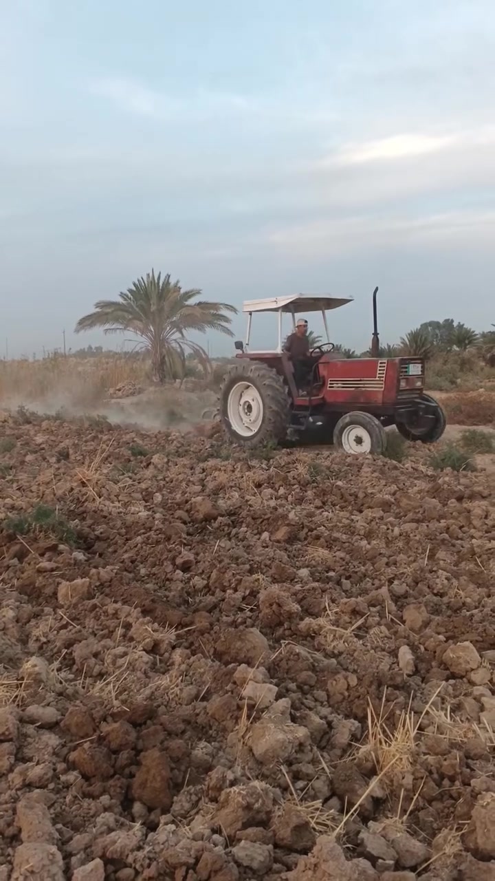 السلام عليكم ورحمة مكينة فئات 780محرك كير مكفول رقم سنويه تحويل سعر 10/250 وبيه مجال العنوان واسط العزيزيه ***********
