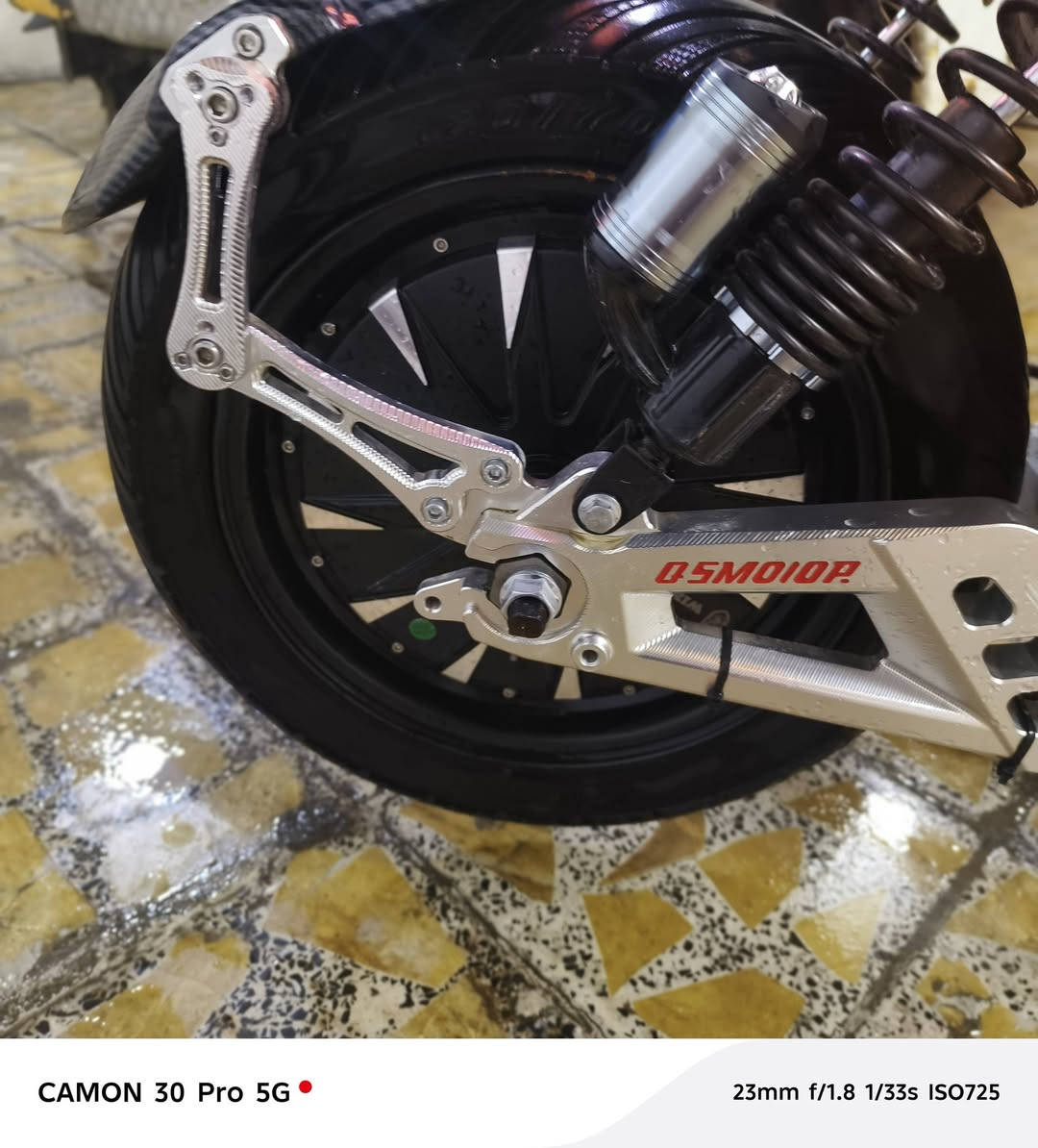 ‏دراجه F1 جبلي 
‏دراجه نضيفه تخبل من شركه ونلي خمس بطاريات جدد 
‏ملف ١٥٠٠ سرعه مابين 60/70 ستيرن باتمان ٣ قطه منفصله تكدر تتحكم بي دراجه جديد مع شاحنه ١٦ امبير
‏وبيهه هورن عالي بوش ومع نضام رجوع الى الخلف R
‏ونشره جاملغات كاربون فايبر ولون مميز صحراوي
‏نضام تشغيل كارت وبصمه وسويج بريكات تتحكم بيهن مع نشره من دوس البريك
‏سعر خاص
‏رقم تواصل *********** واتساب
