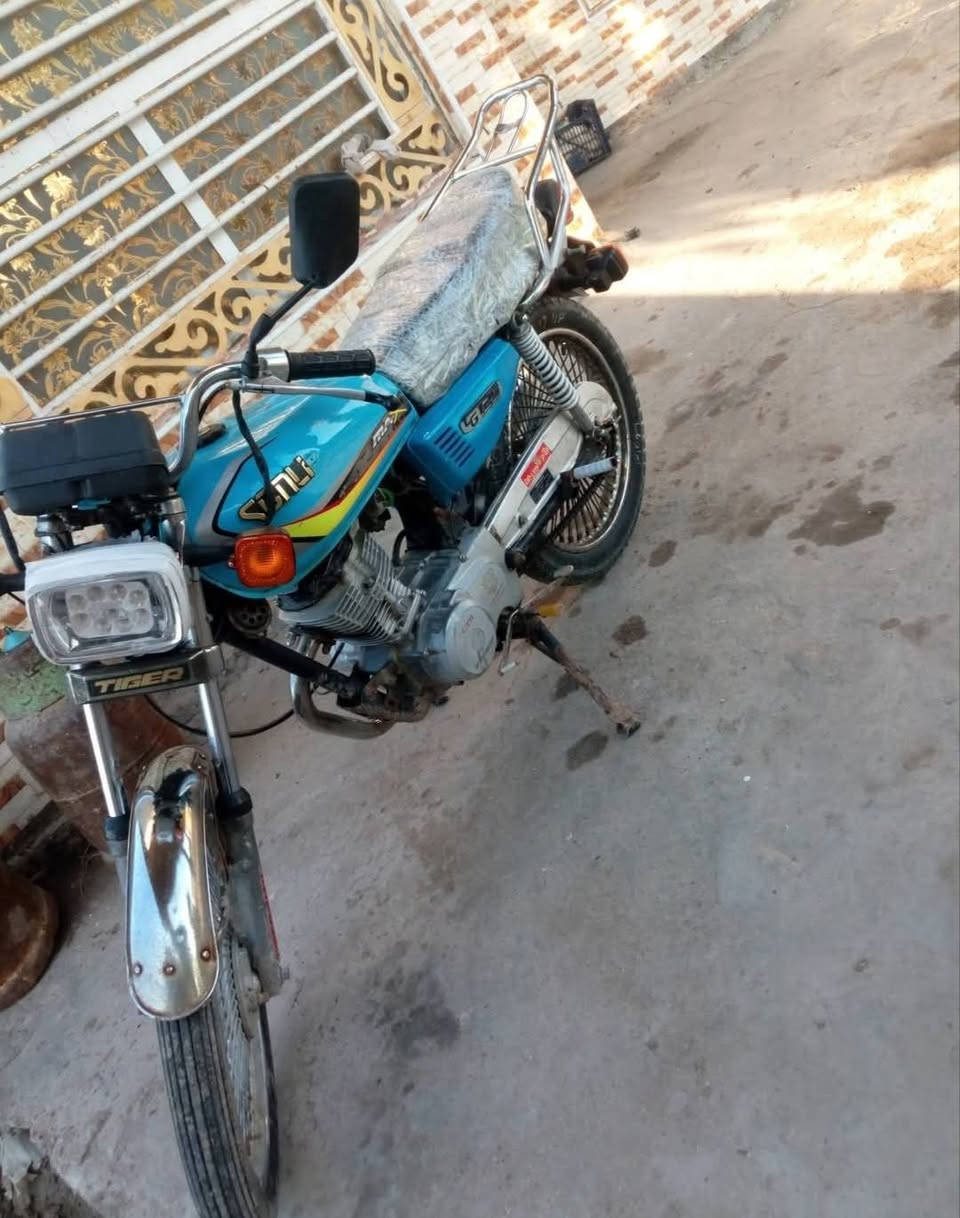 السلام عليكم دراجه تايكر سونك كلك   دراجه تخبل 19 محدثه 23 يعني فقط الشاصي 19 مكاني ديوانيه النيل سعر 225 وبيهه مجال بسيط تواصل خاص او واتساب ***********
