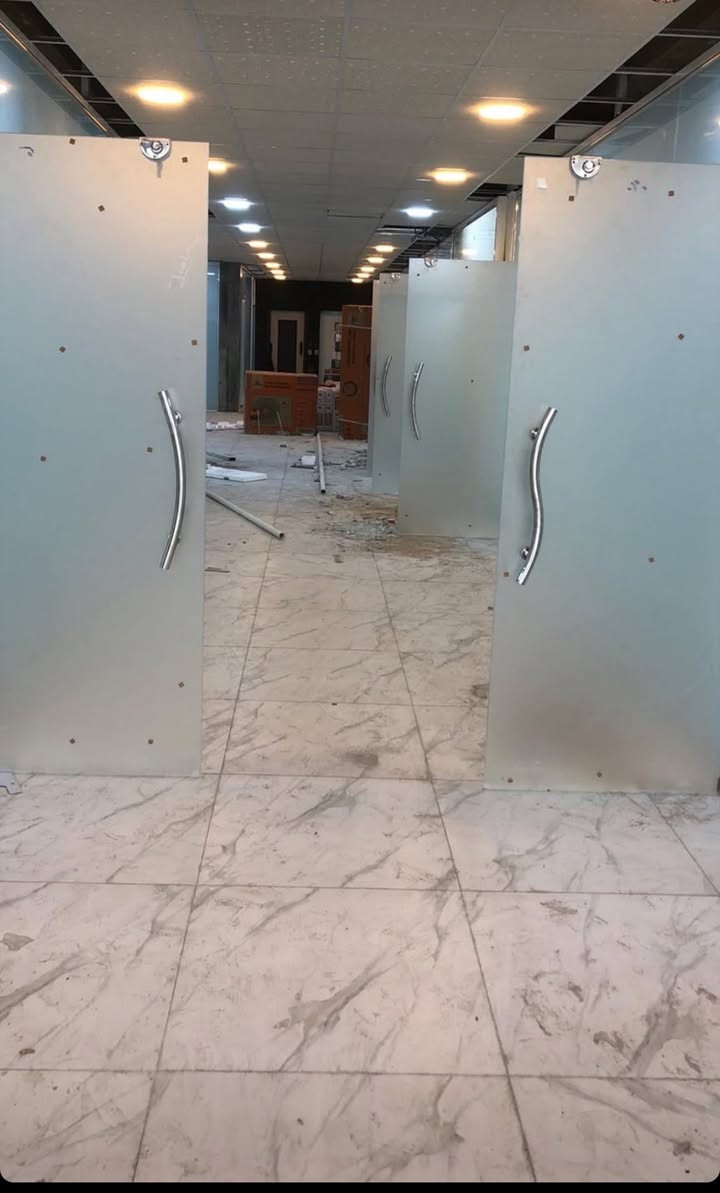 تنفيذ اعمال واجهات بورسلين افرونتك كوته زجاج دبل زجاج كاسيت كيرتن ول  المنيوم العازل ولزجاج المقسى 10ملم الواجهات ولمحلات عمل قواطع ألمنيوم g60
 (ابواب شبابيك واجهات زجاجيه قواطع زجاجيه وشاورات)✅عمل بدقه عاليه وأداء راقي ..👌🏻
محجر زجاجي 🪜بنظام زجاج جانبي 10ملم مقسى مع ضمان لمده عشر سنوات 💯
عملنا يشمل كافة محافظات العراق وبدقه عاليه ومهاره ذات جوده راقيه💬
وبسعار مناسبه جداً زجاج ضبابي مرمل أسيد 
ويكون تسليم العمل باسرع وقت 🕰
للاتصال والتواصل على الارقام  راسل الصفحه او اتصل 
على الارقام ☎️***********
