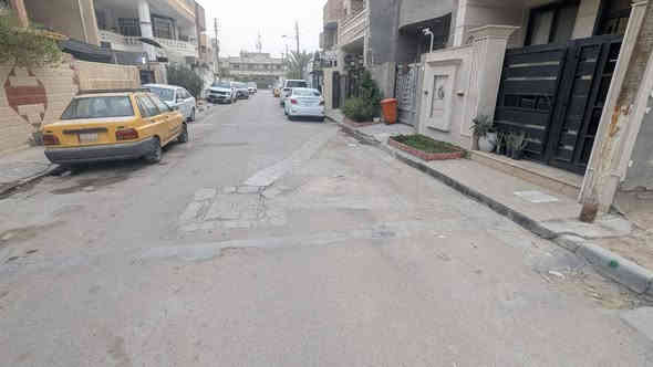 من رخصة الادمن 
قطعة أرض للبيع طابو سكني صرف، في منطقة الاعلام حي العمداء مقابل السيدية خلف المستوصف و دائرة ال K9، المساحه 100 متر مربع ( الواجهه 5 و النزال 20)، منطقة هادئة و راقيه أرقى منطقة بحي الاعلام، للاستفسار الاتصال على الرقم ***********
