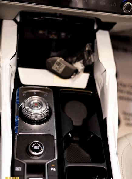 كيا سورينتو 2025 🎄
KIA SORENTO 2025 🌨

 بانوراما ‼️

📃 اليكم التفاصيل الآتية 👇🏻

🚘 خليجي 

🚘٩٥٠٠ کم 

🚘 موديل 2025

⚙️ حجم المحرك 4cylinder 2.5L

⚙️ مرتبط بناقل حركة أوتوماتيك 

⚙️ يبلغ عزم الدوران 245 نيوتن متر

🐎 بقوة 191 حصان 🐎🐎

🚘🚘 بانوراما ‼️

🔑 مفتاح التشغيل بصمة 

🔑 تشغيل عن بعد 

🚗 فتح الصندوق كهرباء 

📍حساسات أمامية 

📍حساسات خلفية 

💡لايت زينون + LED 

🔦 كشافات 

🔦️ بك لايت LED 

🚘 قبضات أبواب من الألمنيوم

🚘 دخول بصمة ذكي 

🛞 حجم الاطار 235/60R18 

🛞 ويل كب 18

🛞 4 دسك

✨️ اشارة في المرايا الجانبية 

✨️ المرايا قابلة للطي كهرباء 

🌧 ماسحة خلفية 

🎈عدد AIR BAG 2

🚗 هاند بريك كهرباء 

🚗 ا ABS 

🖥 دشبول شاشة متصل 

🖥 شاشة Apple Car play 

📷 كاميرا دوارة 

⭕️ مقود جلد حياكة 

🛣 مثبت السرعة Cruise 

🎶 المودات والاوامر الصوتية 

🎶 ا Bluetooth / T YPCE 

🔋شاحن هاتف Wireless 

⚡️مخرج منفذ الطاقة 

🔍فحص نظام السيارة 

💺تتسع المقصورة ل 7 ركاب

💺المقاعد مخمل لون أبيض 

💺حركة المقاعد الأمامية كهرباء 

💺تجاوي 7 متحركة

👶 مثبت مقعد الطفل ISOFIX 

❄️ تبريد شاشة لمس مناخين منفصلين 

❄️ 3 قطع تبريد  

🚘 أوضاع القيادة Drive Mode 

🚘 أوتو هولد Auto Hold 

⛷️ نظام مانع الانزلاق 

⛰️ نظام نزول المنحدرات 

🥤حاملات الأكواب  

🚘 تطعيم الدواخل ألمنيوم 

🚘🚘 ضمان لمدة خمس سنوات أو 100,000 km نيم 

 

سعر ٣٠٠ مجال

☎️whatsapp :***********
