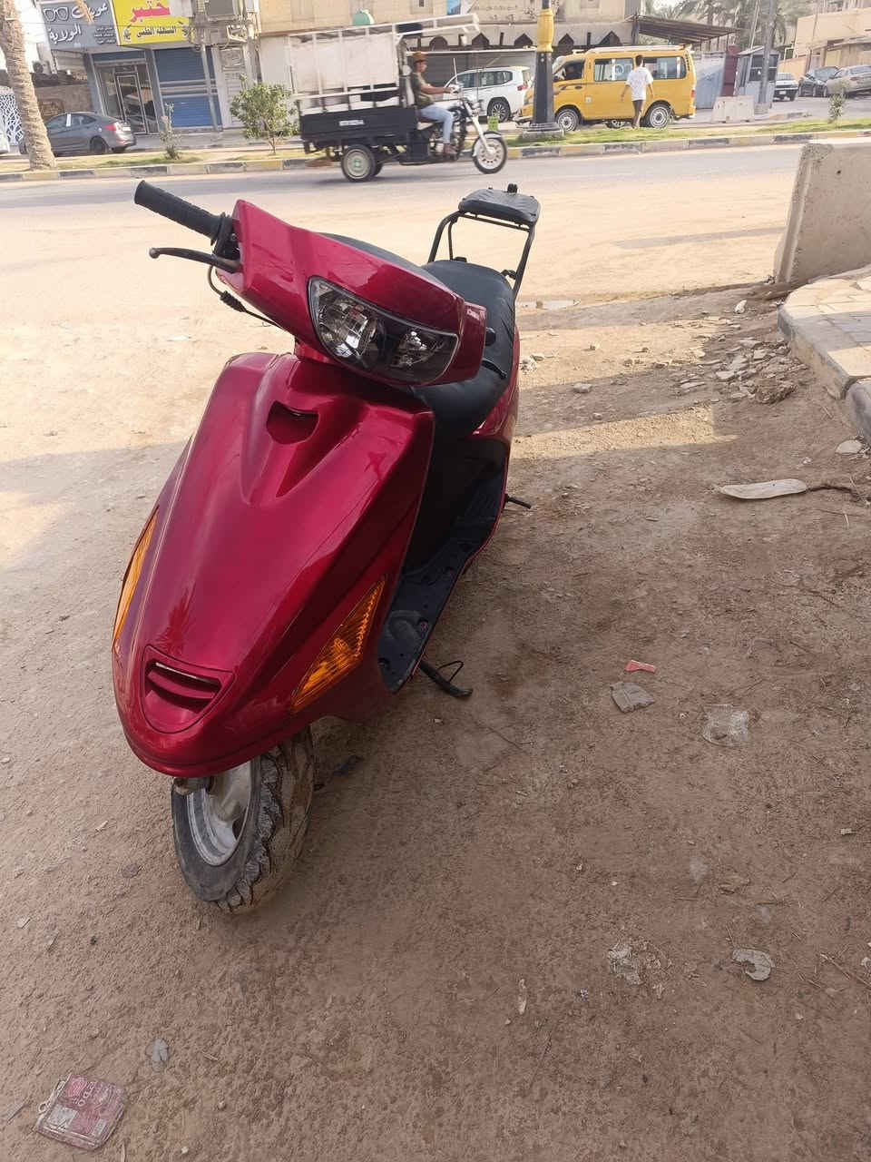 سلام عليكم دراجه للبيع فراشه تعمير جديد عنواني نجف بل كوفه قرب مسجد سهله سعر 325 وبيها مجال دراجه نضيفه كلش تصال ***********
