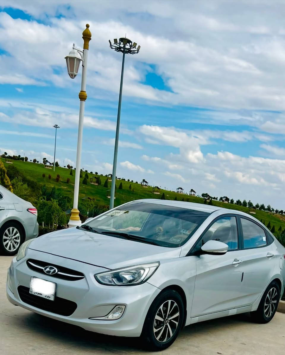 للبيع 
 اكسنت مضلع ٢٠١٦
رقم نينوى الماني/شرط التحويل
مواصفات🔻🔻
وارد/ خليجي سياره كلين بدون صبغ بدون ضررر
ويل كب
نظام ABS
تحكم استيرن
جام كهربائي 
كير توماتيك  
محرك /١٤٠٠/ مامفتوح شرط كير ومحرك
(سيارة نضيفه وماتحتاج اي مصرف) 
سعر/110 
بيها مجال
نظام اقتصادي ECO
للاستفسار اتصل 
*********** / اسيا 
***********/كواك
