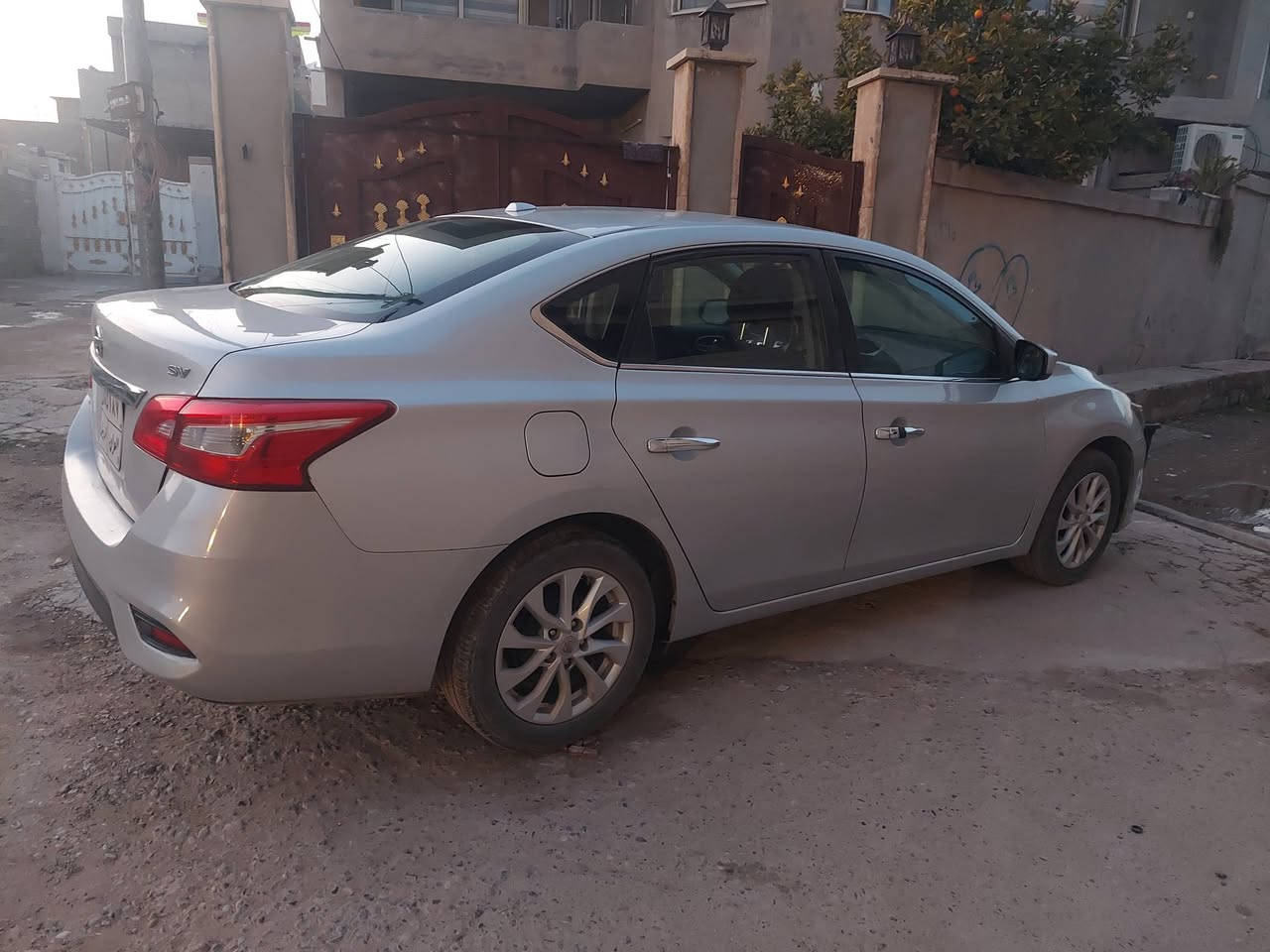 نيسان سنترا موديل 2018 SV للبيع فقط ،
سياره ضررها قطعتين ، بنید و جاملغ بدون دواخل ،
 ، محرك ،كير ، تبريد ، طخم اطارات ،حداديه كلها شرط ،
رقم وسنويه قبل 10 ايام خلصت تحویل + وکالە ب شرط ،
السعر :- 108$ ومجال بسیط عنوان بردرش بین عقرە و موصل ،
 ،،،،،،،،،،،،،،،،،،، *********** ،،،،،،،،،، واتساب + فایبر ،،،،،،،،،،،،،
