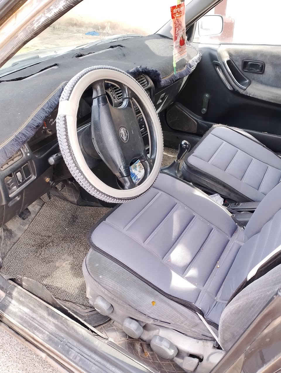 نيسان للبيع موديل 91 محرك 16 بدايت نفخ ويرامنيه شغاله تدفئه شغاله او مراوس مع كاديت و كوكو كولف الي شراي او يريد يعارض يخبرني ***********
