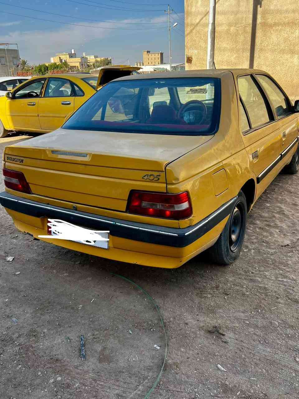 بيجو 405 للبيع مديل 2012 سنويه لل 2030 مصفره هيئه وغرامات رقم جديد ميسان مكينه كير حداديه تخم تاير كله جديد تبريد تدفئه كهربائيات كله شغاله السياره على اخد حبايه 
رجاء المو شراي لا يتصل السعر 29 ورقه المكان ميسان رقمي ***********
