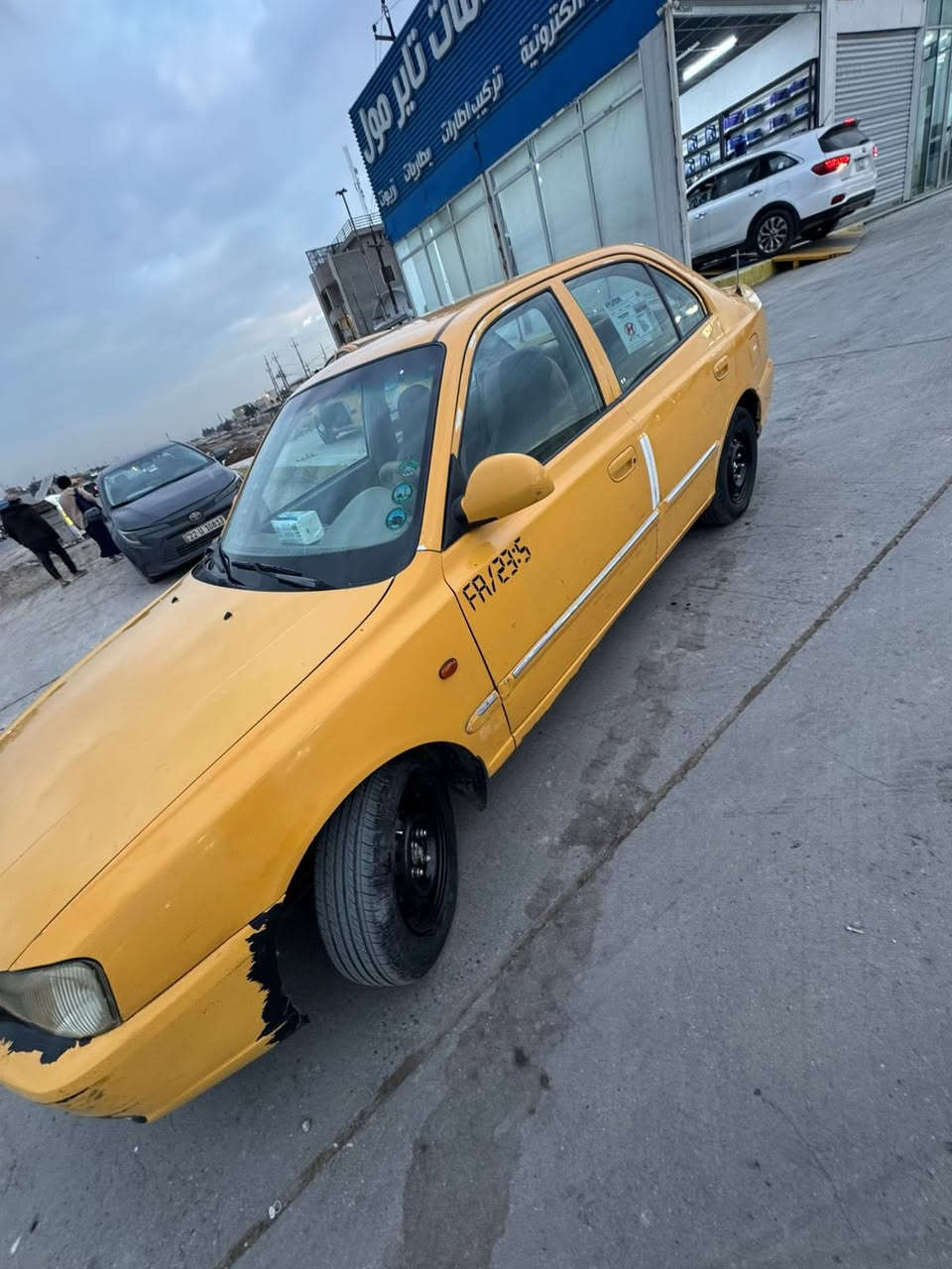 ڤيرنا 2014 للبيع
سياره جاهزه مجهزه للشغل 
السياره بيها بنيد مبدل وقطعتين صبغ السياره حداديه تايرات 
كلها جاهزه السياره باسمي رقم بغداد ومكانها بغداد الشعب 
سعرها :73 وبيها مجال للشراي
الهاتف ☎️ : ***********
