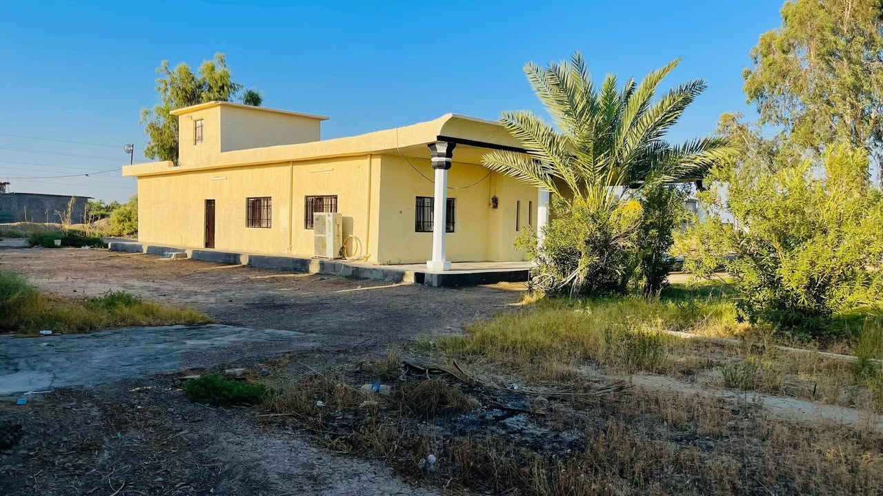 السلام عليكم من رخصه الأخوة الادمنيه
للبيع للبيع دونم مع دار  ثلاث غرف نوم  واستقبال وصحيات داخليه وخارجيه  وحديقه ٤٠٠ متر  وعشر نخلات
مع محولة كهرباء مشتركه لثلاث اشخاص  وماء صالح للشرب بوري ابو ال٤ واصل للدونم وتبليط لباب ومنطقه حلوه وهادئه 
العنوان التاجي زملة حمدي خلف جامع الأوزاعي 
للاستفسار 
***********
***********
ابو عبدالله
