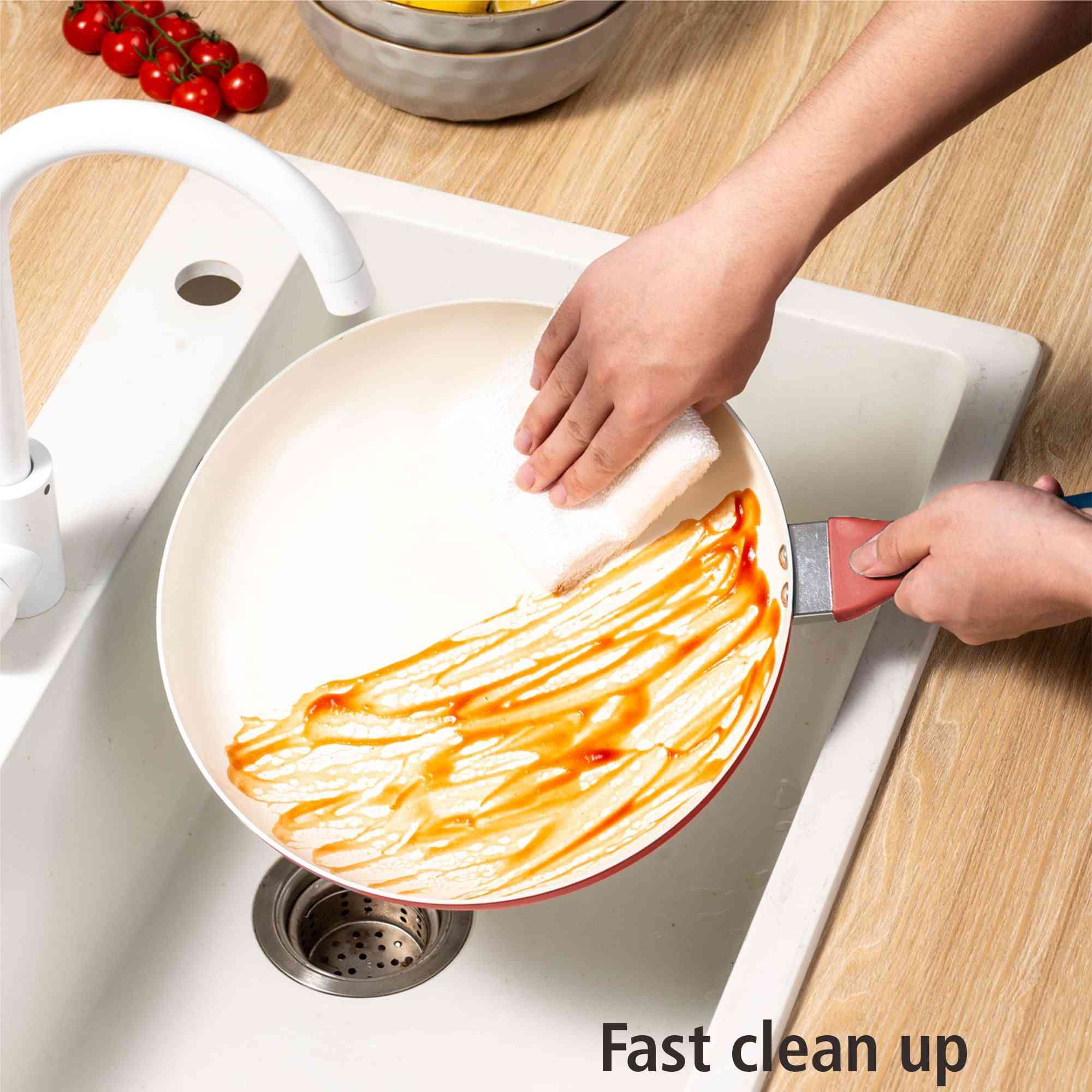 طاوة Mainstays سيراميك ألمنيوم قياس 35 سم – Red Canyon 🔥 بسعر مناااسب جدا.
إذا تريد طاوة تخدمك يومياً وتتحمل الشغل، هاي مصممة إلكم يا أهل العراق 👌
🔸 قياس 35 سم واضح ومناسب للعائلة، تكفي طبخ كمية مرتبة من الدولمة، البيض، القلية أو الستيك.
🔸 توزيع حرارة سريع ومتساوي بفضل جسم الألمنيوم، حتى الأكل يستوي عدل ويوفر غاز ووقت.
🔸 طبقتين سيراميك PPG مانعة للالتصاق، طبخ صحي وتنظيف بسهولة بدون حفر وفرك.
🔸 مقبض قوي مثبت بمسامير حتى يبقى ثابت وما يتحرك ويّه الاستخدام.
🔸 تشتغل على كل أنواع المواقد ما عدا الحث الكهربائي (Induction).
🔸 لونها الأحمر الجذاب يطي لمسة حلوة لمطبخك ❤️
التوصيل متوفر لكل محافظات العراق.


**إذا كنت صاحب هذا الإعلان وتريد حذفه لأي سبب، رجاءا أرسل رسالة إلى الدعم الفني**