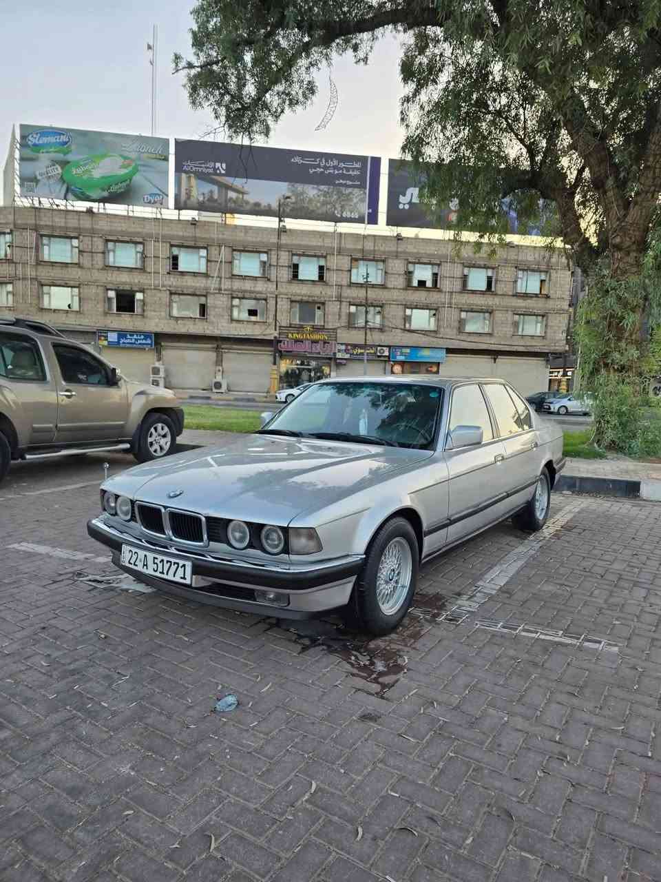 #السلام_عليكم_للبيع
 الفئة السابعة BMW 730i
موديل 1992 – وارد ألماني
8V أصل 
مكينة گير حدادية جاهزات وشرط 1/1
 الموقع: ديوانيه
رقم أربيل دولي
التحويل باسم المشتري مباشرة أو
وكالة سنوية جديدة لحد 2030,
 مواصفات  (رئاسية):
سلايت روف 3 طگاات
 بجم عريض أصل
 دبل إيرباك
 دبل جكمجة
 بطانة دبل نفّاضة 
 كشنات جلد أصل 
 كهرباء 16 حركة
 خزن ميموري
 تدفئة كشنات أمامية
 غرفة بلادية.حت تنتة وتكم بلاد مامدوشمات
 جعمقة ستيرن + باور كهرباء
 مروحة تبريد كهرباء
 تبريد جاهز
 دكة جرس دشبول بلاد وية السويچ وبل120
 بردة خلفية 
 سستم بردات رئاسي متكامل
 عوازل للحوض والصندوق بالكامل 
 عزل صوت 
سيارة شخصية مو مستهلكة
جاهزة 100%
مجهزة على آخر حباية
كلشي بيها نظيف وجديد وبلاد
تركبها تنسى الصناعي 
 ترهم استخدام يومي أو هواية BMW
تشوفها، تسمع صوتها، وتقتنع ياله تاخذ78
 وبيها مجال بسيط حك الجية/ديوانيه /دغاره ***********
***********/ اتصال او واتساب
