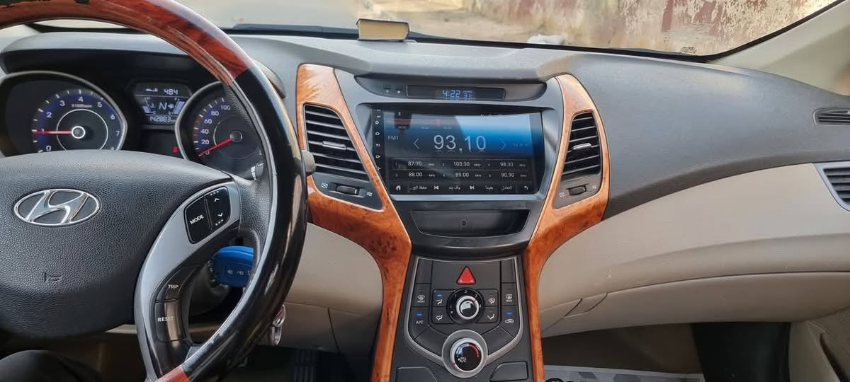 السلام وعليكم النترا خليجي موديل 2015 محرك 1600 دوش مواصفات عاديه السعر 105
موبايل ***********
