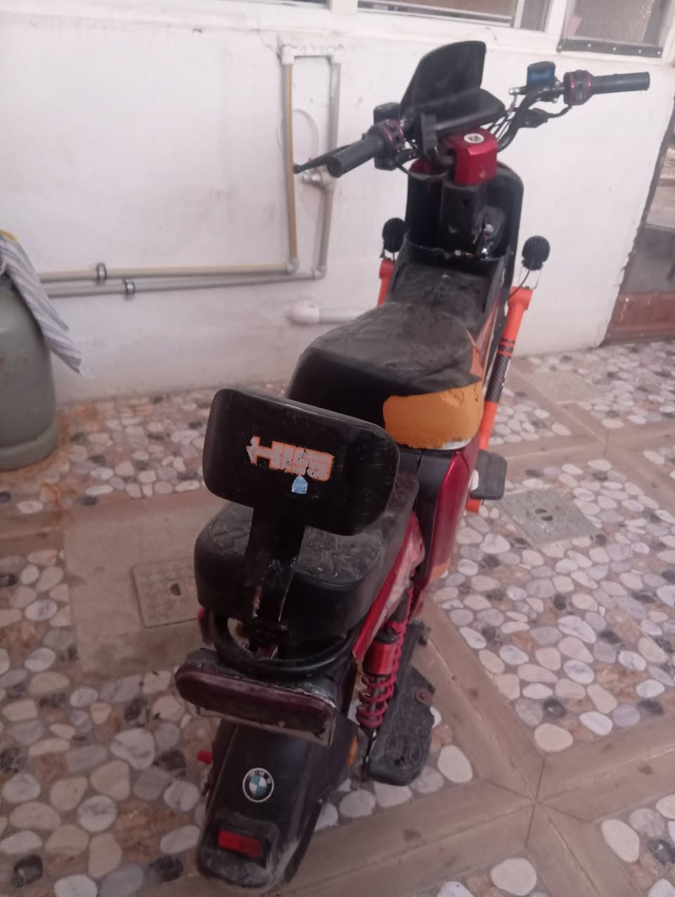 للبيع دراجه شحن نوع His x900ملف 200اربع سرع سرعته 100بل حقيقي 70 باتري5جديدات  2باتري احترك بيه واحد يشتغل يرادلك واحد باتري بس انطيك ياه بشرط لايت اشاير نضام بك بيه هم بس بيه من كدام حادت بصيط كفر بس شاصي مامكسور سعر 250بيه مجال لشراي فقط رقم ***********
