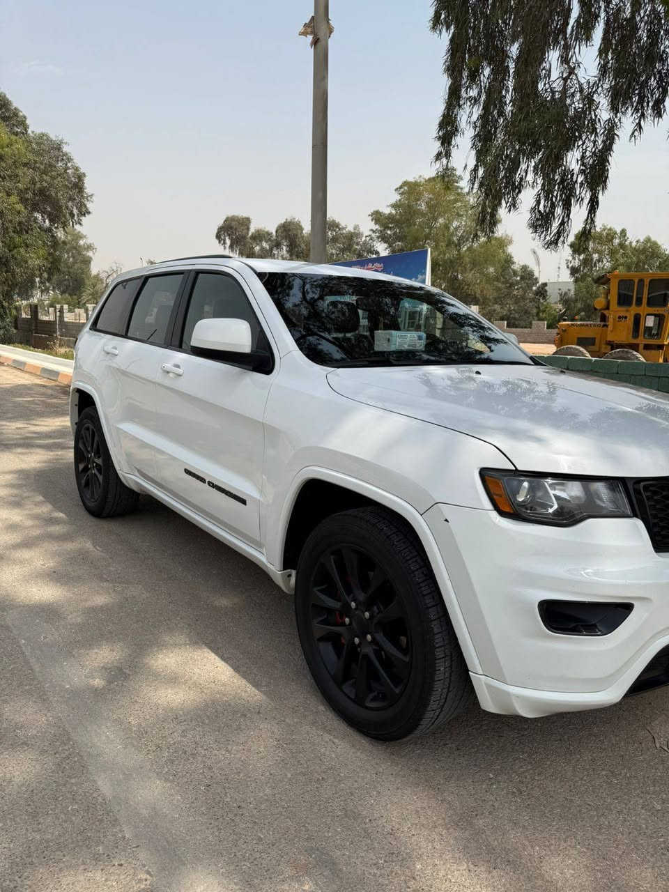 سلام عليكم جيب كراند شيروكي بلاك توب للبيع
موديل2019
الممشا 73الف مايل
مواصفات 
كشن السايق كهرباء
كشنات اماميه تدفئه
كشنات جلد
رادار خلفي توقف ذاتي عند اقتراب جسم غريب
حساسات خلفيه
تو ويل دفع خلفي
نظام اطفاء ذاتي
تشغيل عند بعد  
شاشه كبيره
دمام خلفي
منظومة زنون علي ناصي وكشافات ثلجي 
صندوق كهرباء
ويل 20
السياره خير من الله كير مكينه بشرط
الضرر جامرلغ وبنيد بدون دواخل وصبغ بالمكان المحدد
ايرباك دركه وبرده
مكان ديالى بعقوبه 
السعر 205 وبيها مجال
هاتف ***********
