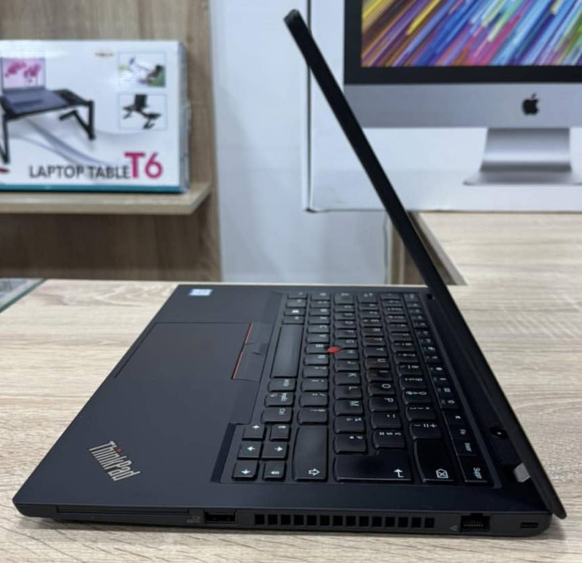 لابتوب lenovo core i7  سوبر سلم الجيل الثامن للبيع
المعالج core i7 الجيل الثامن
رام 8 كيكا DDR4
هارد 256 كيكا SSD
كرت الشاشه Intel UHD حجم 4 كيكا
الشاشه حجم 14 انج ضد التوهج  دقة FHD
باتري ليثيوم 6 خلايا  شحن سريع 65 واط والباطرية ممتازة وشاحن تايب سي 
كامره دقة hd تحتوي قفل فتح وغلق الكامره
 منفذ تايب سي و رام  وhdmi وسيم كرت وباقي المنافذ   الحاسبه كلش نضيفه وحلوه
السعر 325 الف النجف, العراق


**إذا كنت صاحب هذا الإعلان وتريد حذفه لأي سبب، رجاءا أرسل رسالة إلى الدعم الفني**