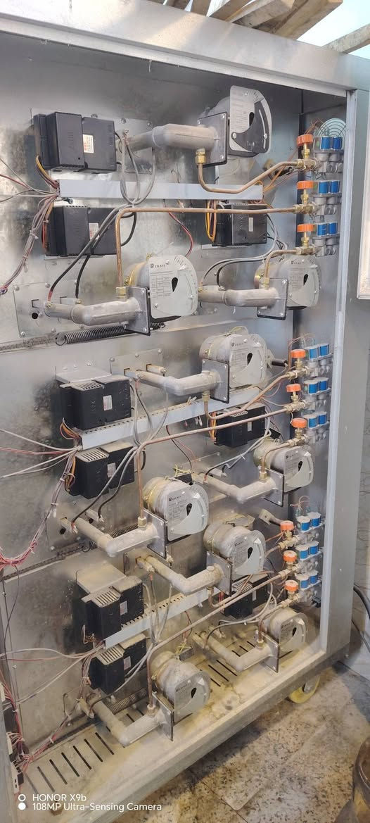 السلام عليكم فرن للبيع مشتغل 40 يوم فقط طاحونه جديده مكانهن ناصريه الشطره
***********
