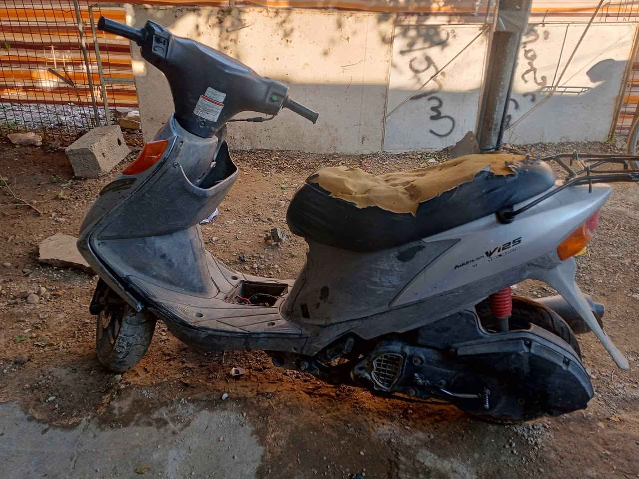 سلام عليكم دراجه ادرس ياباني مديل 2013 مجفته مره واحده نقصه بس باتري 250وبيه مجال المكام الحسينيه (***********)
