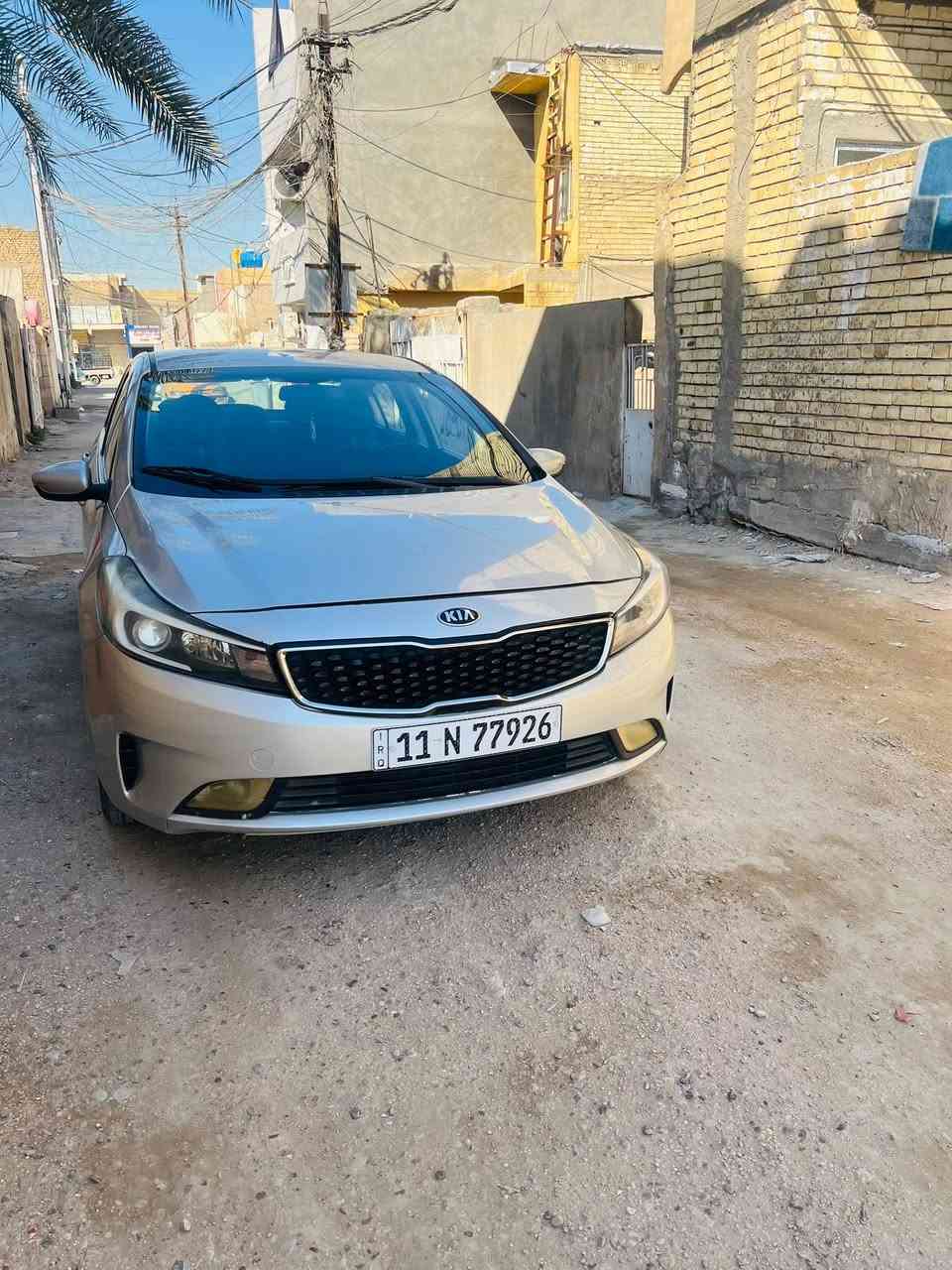 السلام عليكم فورتي 2018 وارد امريكي مكينة 2000 دوش كيرها at المرغوب نضيفه جداً حادثهه موضح بالصور المرفقه مبدل فقط بنيد وجاملغ باقي السياره ليبل واحد الجاملغ الخلفي صارت بي طخه وايضاً مصلحه وموضحه بالصور 
مواصفاتها معروفه
 شاشه كار بلي تحكم اربع جهات نضام ايكو مثبت سرعه تبريدهه خير من الله دوشمه جديدة تايرات جديده كامله من جميع النواحي السعر 118 عنواني الزعفرانيه ***********
