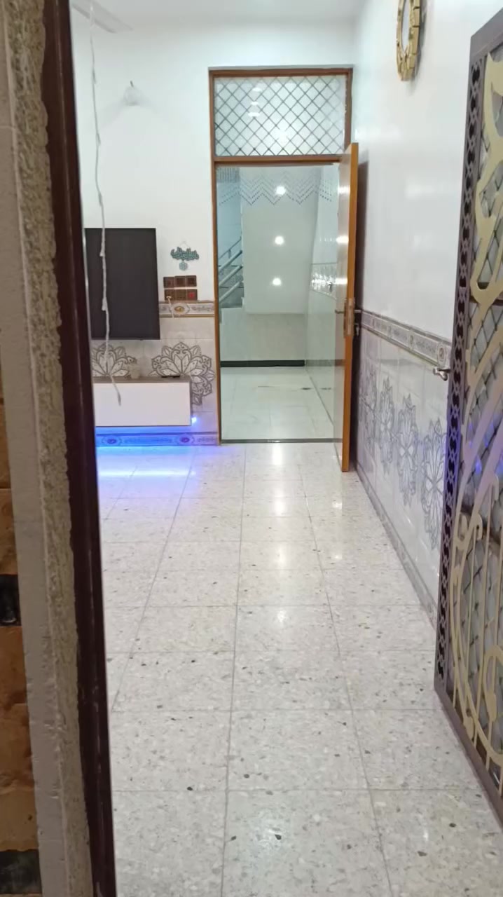 اعلان ………..📣📣
دار للبيع  في #_السريدات٠جديده٠خفجات٠مربع٠ثالث
🔴 مساحه75
واجهة 4متر
نزال 19متر
مدخل واحد 
🟢ملاحظه البيت نظيف جدا 🏡

ـــــــــــــــــــــــــــــــــــــــــــــــطابق واحد فقط 
حمام خارجي 
مدخل واحد ستقبال حوالي جبير ترك مطبخ حمام غرفة 
طابق ثاني بيتونة جبيرة 
سطح امامي شتايكر+سطح خلفي شتايكر 
ـــــــــــــــــــــــــــــــــــــــ
( التعامل والتفاوض مع صاحب العقار حصرا )
______________________________
للاستفسار اتصال+واتس اب
☎️***********☎️
#الوسيط للعقار
موقعنا 
السريدات القديمه مدخل الأول 
رابط تلي كرام مكتب الوسيط 
دخلو بي شوفو عروض موجودة 👇👇👇👇👇
https://t.me/cfdsfdfg
___________________________
🟠 اعرض عقارك عدنا وانت مرتاح بالبيت ....واحنا نتولى عملية البيع والترويج
نستقبل عروضكم وطلباتكم على مدار الساعة .....راسلونه
   
#نستقبل_كافة_عروضكم_
وطلباتكم 🔐
