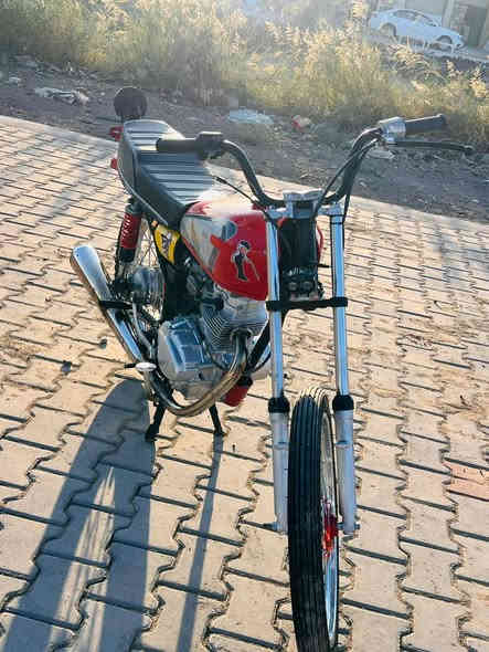 سلام عليكم دراجة للبيع Mkz تعمير كله 25محرك ما مفتوم 
ما بيه اي نقص تجي تشوف بعينك سعر 450بي مجال قليل 
مو شراي لا يتعبني رجأ *********** اتصال خاص مفتوح مكان دراجة حويجه
