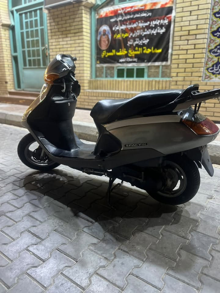 السلام عليكم 
سبيسي ياباني ما مفتوحه كفاله عامه عدا فطر ب كفر الامامي مصلح ومضروب كاربون ابيض الدراجه جديده بل جيس 
العوان واسط كوت الحيدريه 
الرقم *********** 
السعر مليون وبيها مجال بسيط 
ملاحضه المو شراي وما يعرف أسعارهن لا يخابرني
