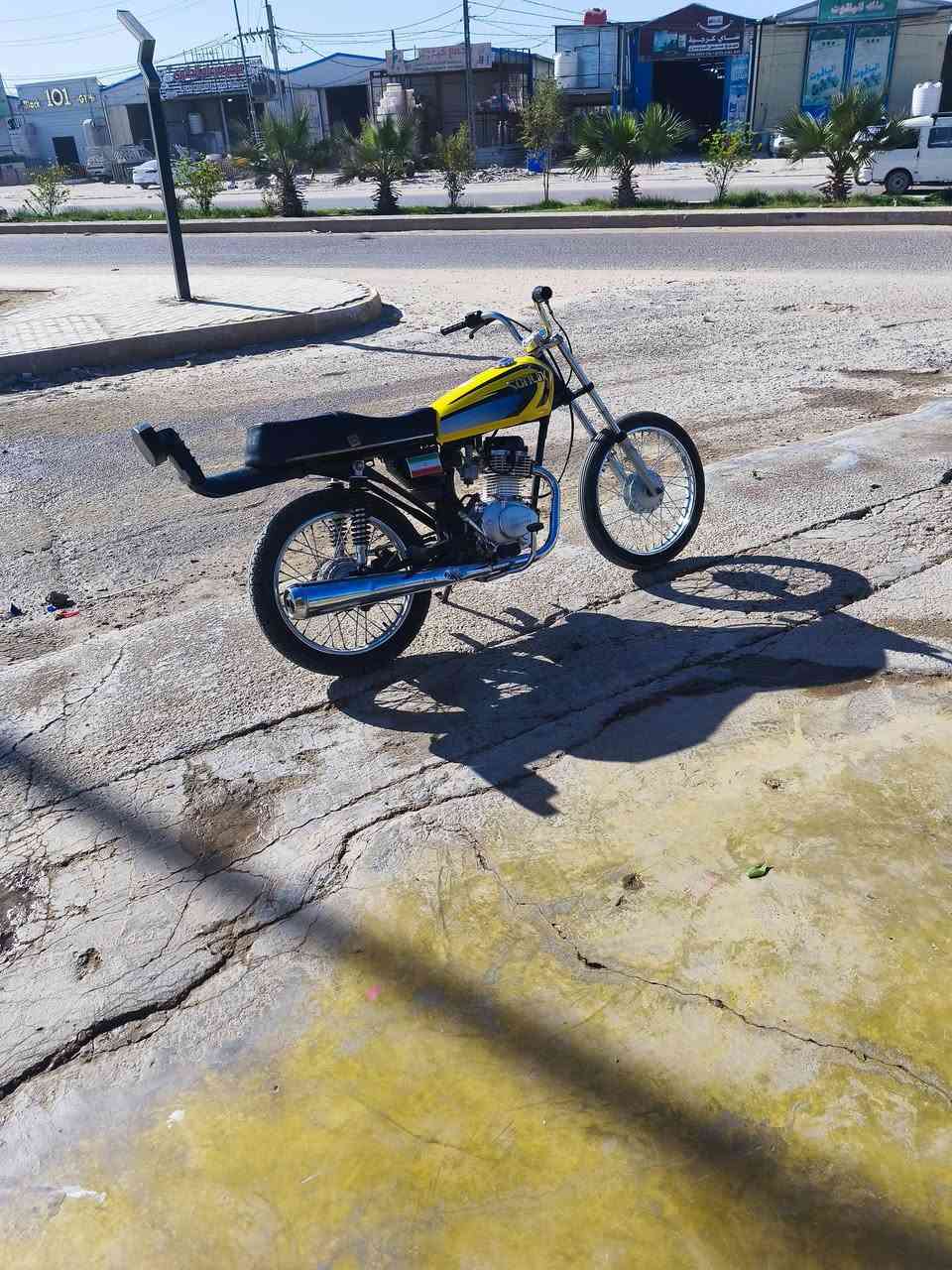 سلام عليكم
دراجه للبيع شاصي ١٥  ارشا احمد شهاب 
اوراق اصولي مكينه سيجي بس ولفات 
نضافه شوفت عينك عايزه نواقص بسيطه 
مكاني ديوانيه مركز وبخدمه الشراي 
***********
