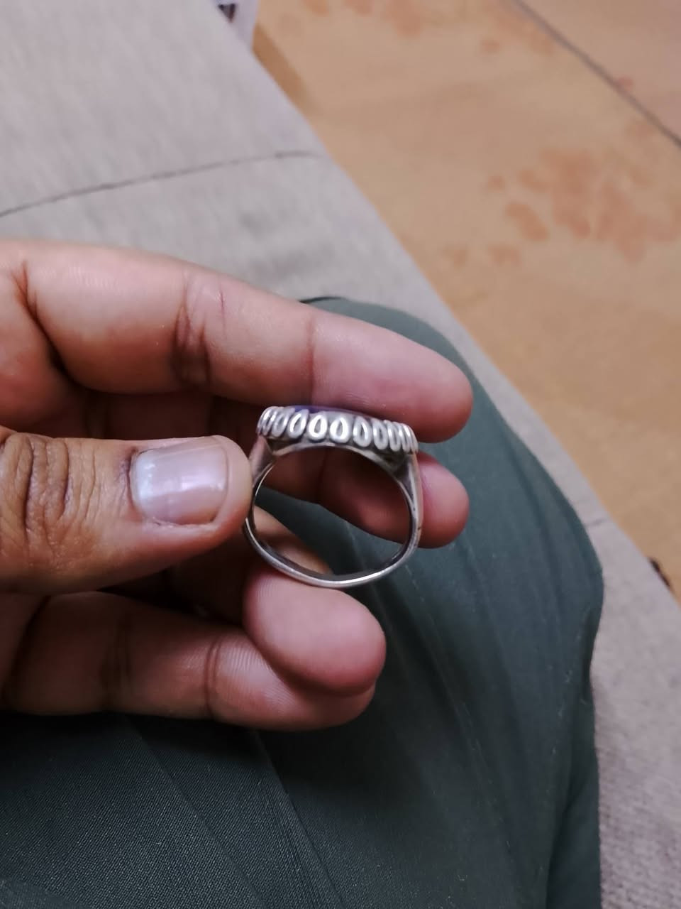 خاتمين عقيق صياغة عراقي وسط السعر 100الف ثنيهن بغداد ***********
