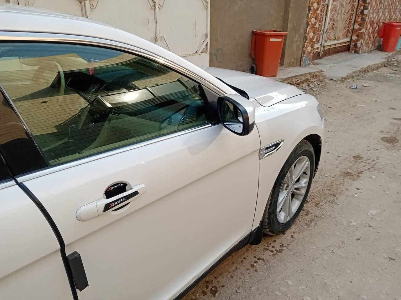 للبيع فورد تورس وارد امريكي موديل 2013، رقم بغداد،سنوية 2027، گير محرك تبريد مكفول، السيارة كلها مكفول ماشية 62 ضربتها شبر بالبنيد الامامي ومصلح يدوي 
السيارة بأسمي السعر 130$ 
للتواصل ***********
