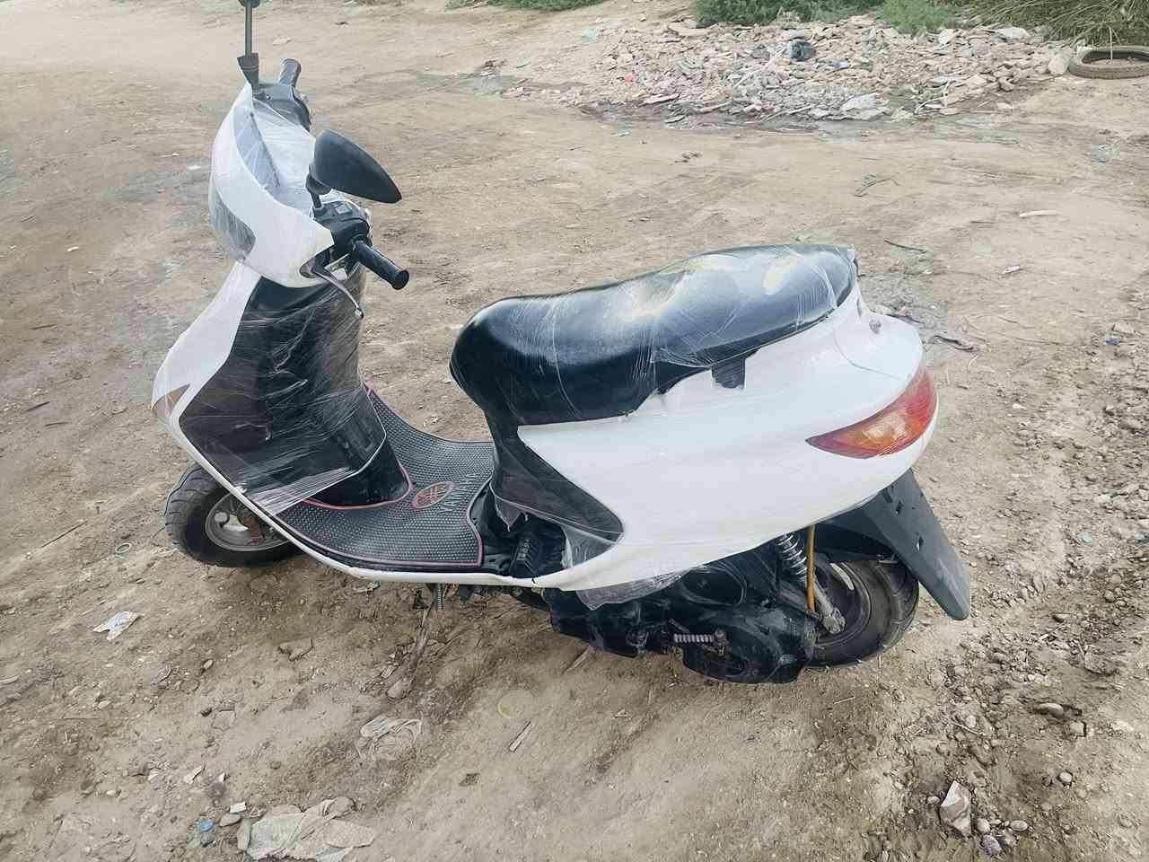 دراجه فراشه ١٤٠ نثيه مبدل بستم وروله الدراجه شلعتها تخبل هندر وسلف نكره الكهربائيات كلها شغاله ماعدا الاشاير الاماميه مابيهن كلوبات السعر ٤٢٥ وبيها مجال مكاني حله شارع ٨٠


**إذا كنت صاحب هذا الإعلان وتريد حذفه لأي سبب، رجاءا أرسل رسالة إلى الدعم الفني**