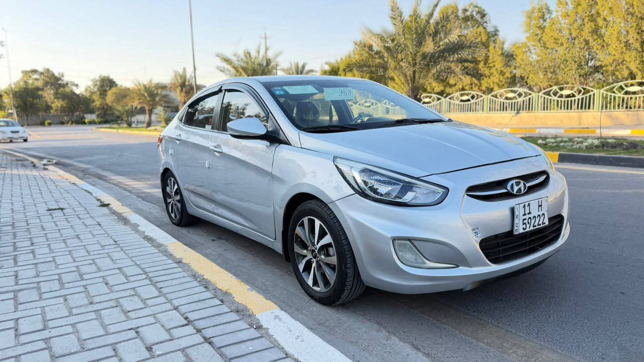 سلام عليكم مرخصة إلادمن المحترم اكسنت خليجي موديل ٢٠١٥ بيها ٣ قطع صبغ بدون دواخل كير مكينه مكفول 
صدر مكفول
تبريد تدفئة مكفول 
تخم تاير جديد 
والسياره أحلى من صور وتراي وين ميعجبك 
السعر ٨٨ وبيها مجال كلش قليل عنواني بغداد البياع مدينه الذرى 
***********
