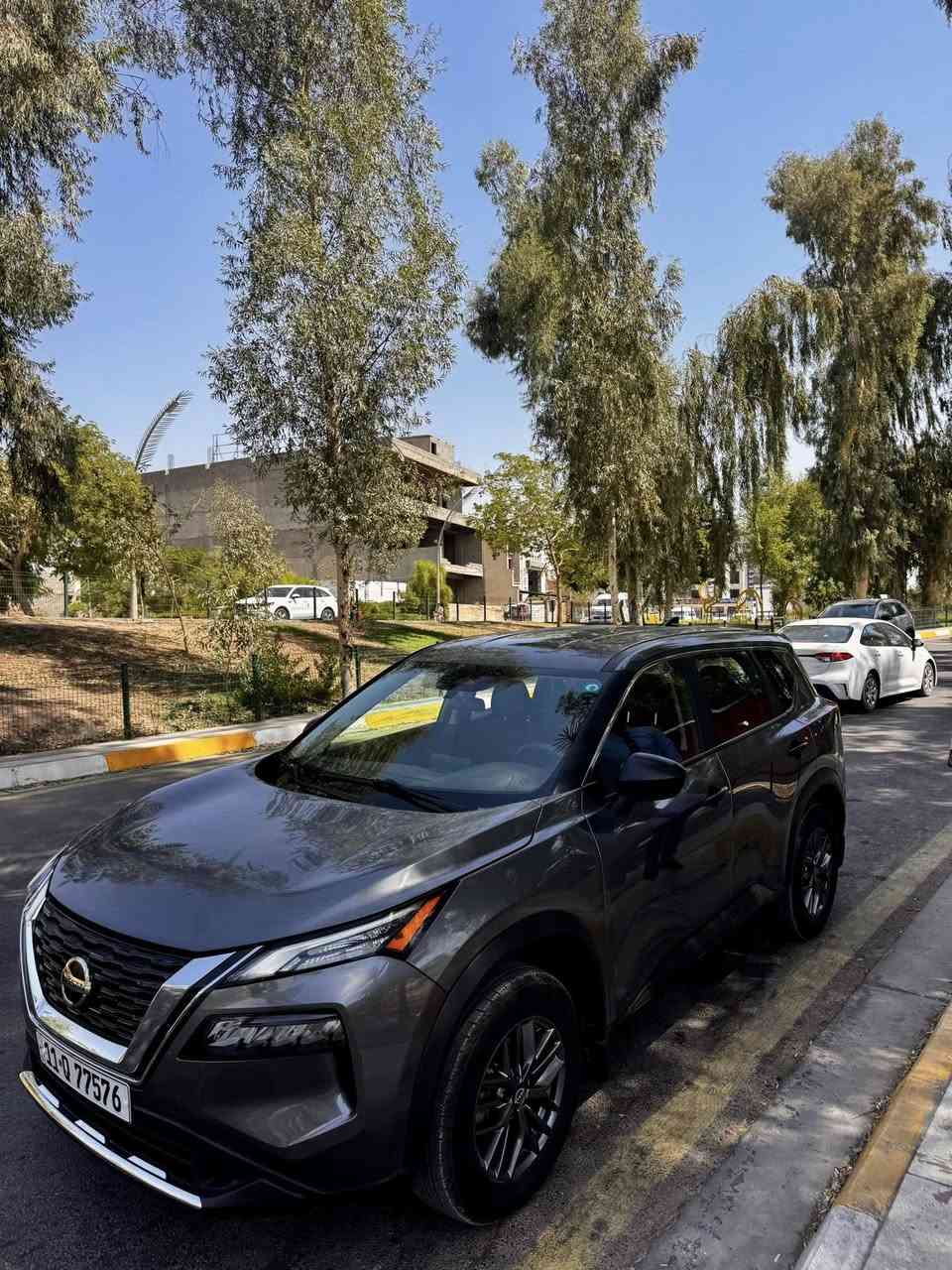 سياره نيسان روج فئة S موديل 2023 / 3 سلندر 1500 تيربو رقم بغداد مثل ما موضح بالصور ألون والرقم بدون تعديل أو تبديل واصبغ  
مواصفاتها 
 الكير: أوتوماتيك CVT.
 الويلات: جنوط ألمنيوم مقاس 17 بوصة.
 الإضاءة: لايتات وبجكتورات LED أمامية وخلفية بلادي
شاشة لمس مقاس 8 بوصة تدعم Apple CarPlay و Android Auto مع كاميرا خلفية.
 أنظمة الأمان (رادارات كاملة):
 رادار أمامي وخلفي مع كبح تلقائي لحالات الطوارئ.
 نظام التحذير من النقطة العمياء بالمرايا.
 تنبيه الخروج عن المسار.
صور الضرر مرفقه بالإعلان 
للتواصل ***********  
واتساب

