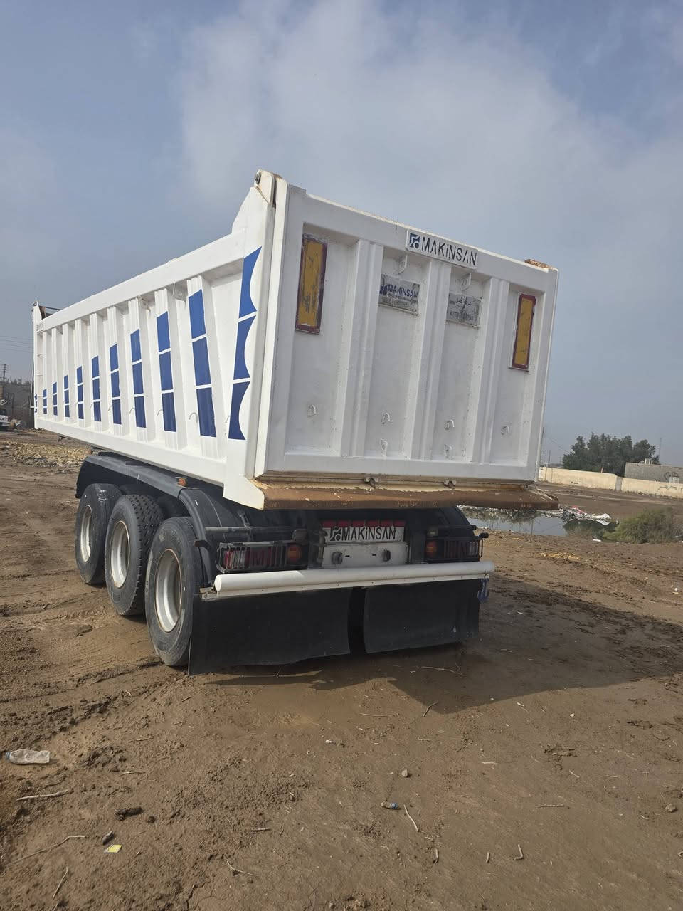 أكتروز مديل 2011رقم نكليزي قلاب 3محمور عربانه ماكنيسان تخم تاير مكفوله كفاله عامه ***********
