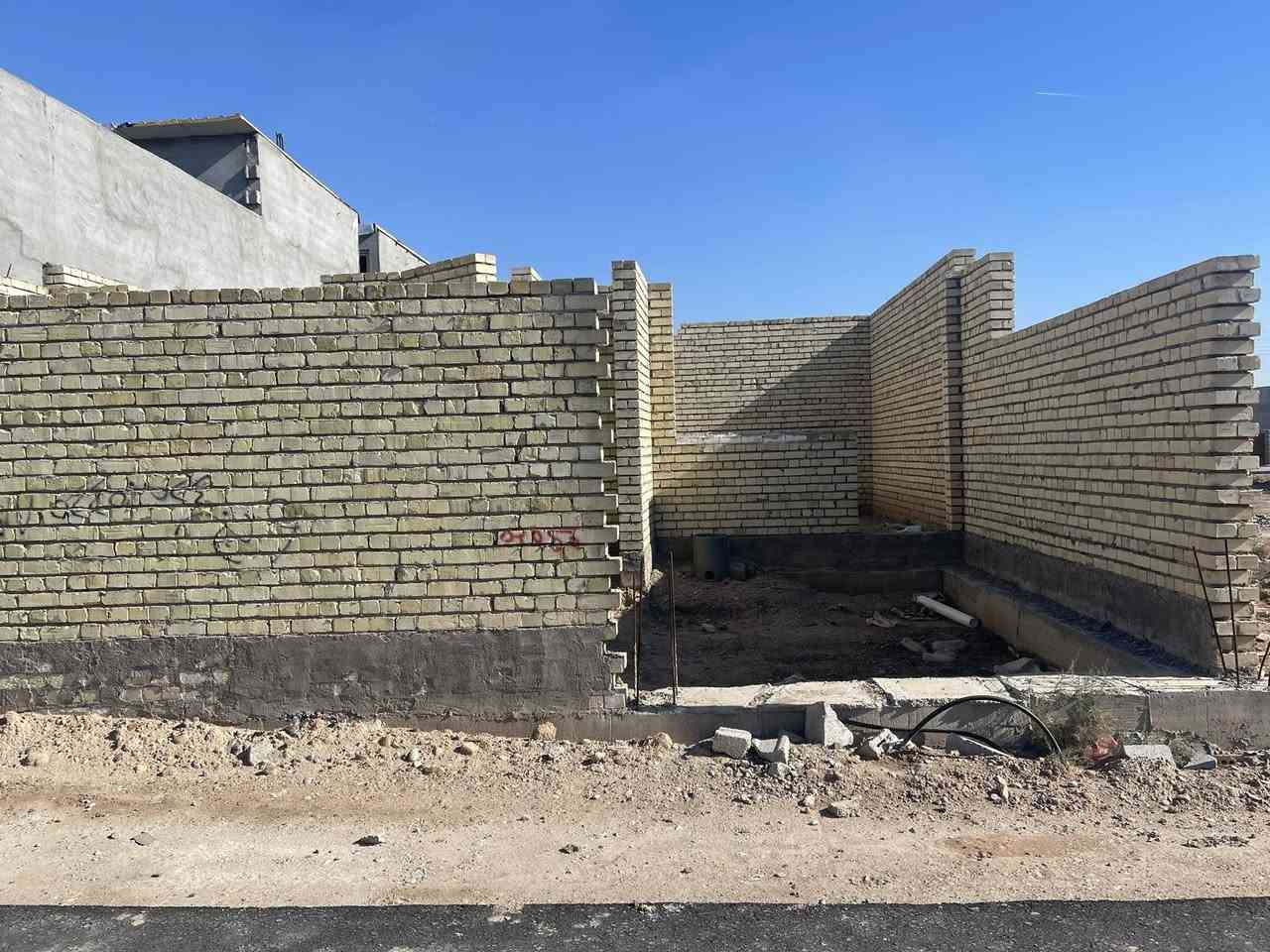 سلام عليكم 
هيكل مساحه 200م للبيع زراعي شهداء التصنيع خدمات كامله قرب دائره الكهرباء ثالث قطعه من الشارع (***********)بغداد المدائن سلمان باك سعر مناسب
