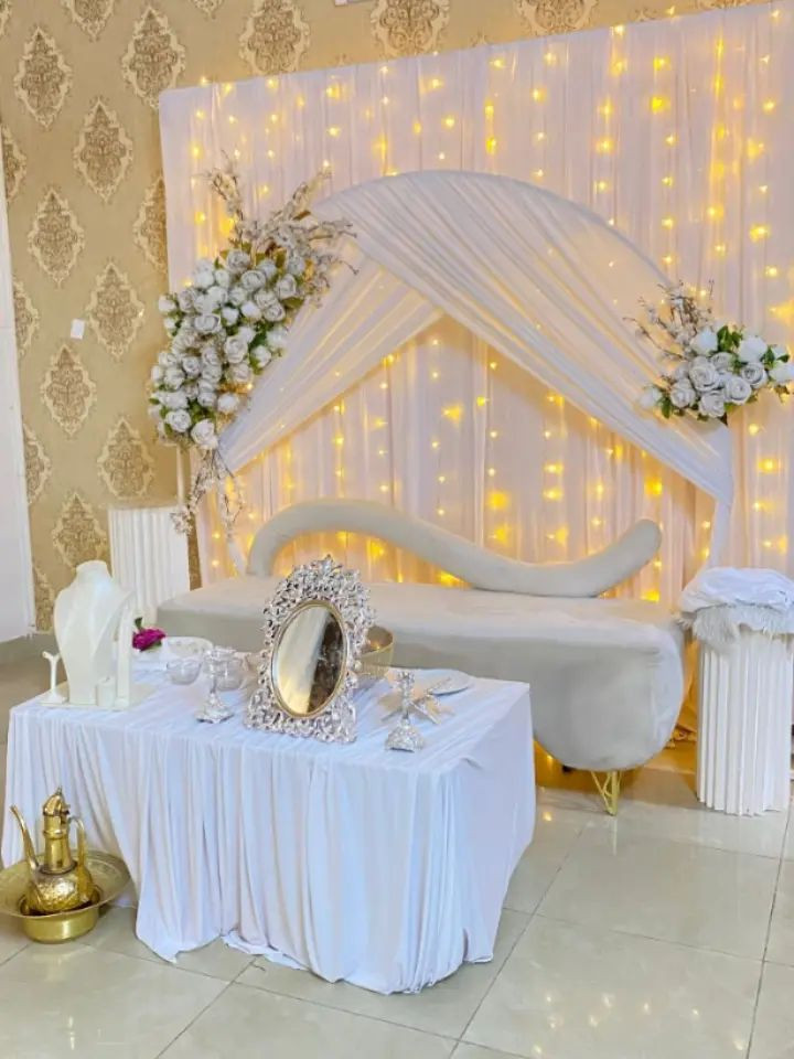 فستان عقد ابيض بينصل مع اكستنشن
وافنت ملكي  لكي تتميزين بااجمل واحدث الدزاينات 
للحجز ***********
